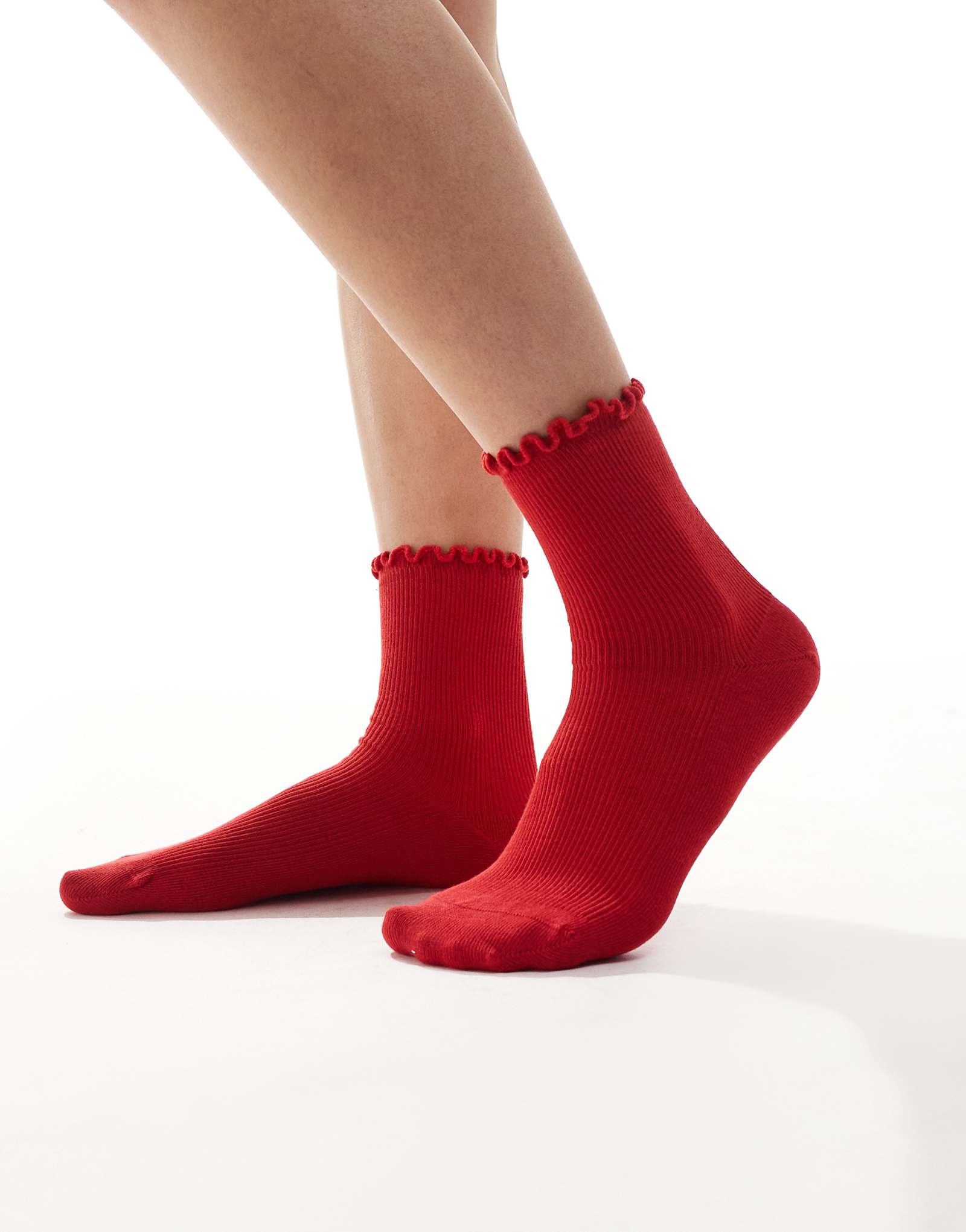Красные носки до щиколоток с оборками от ASOS DESIGN 1890₽