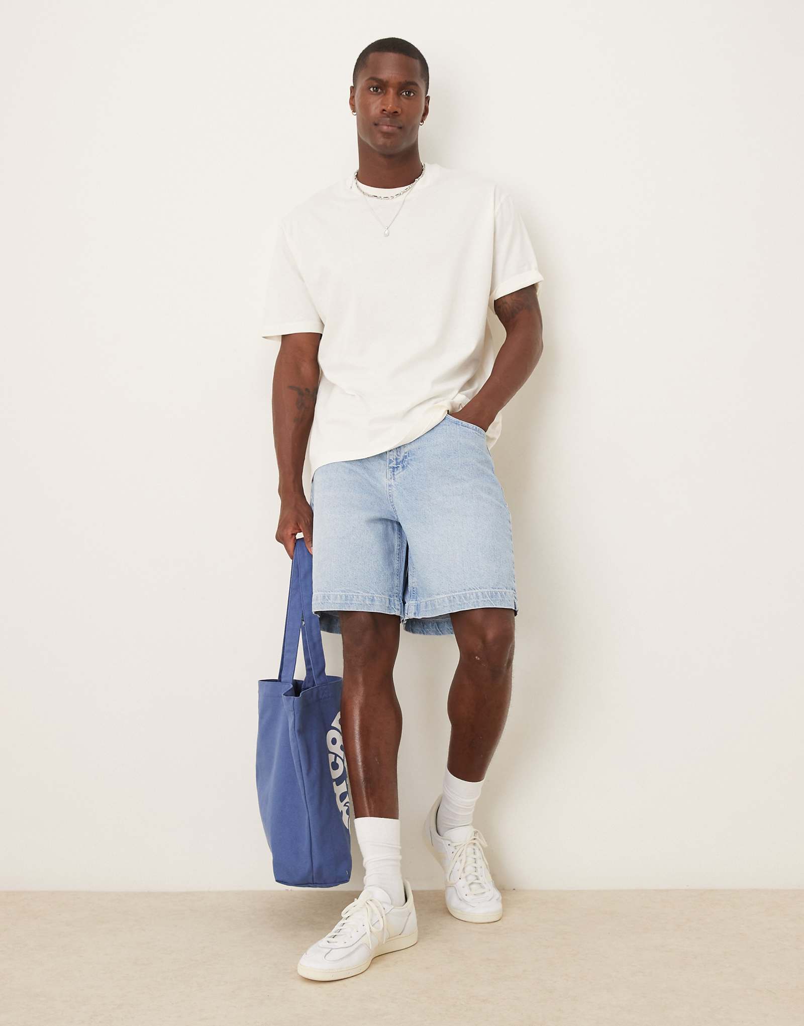 Джинсовые шорты средней длины от ASOS DESIGN светло-голубого цвета 9190₽