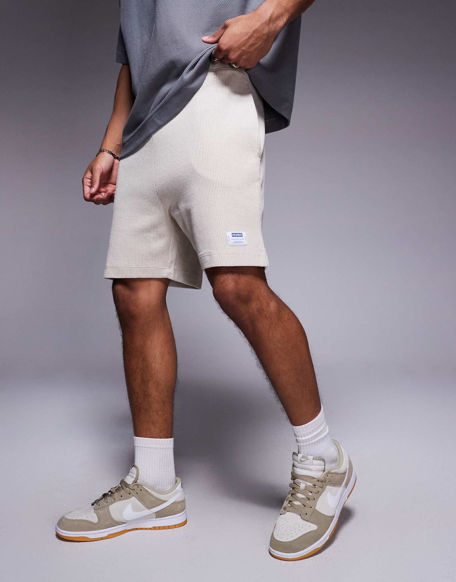 Синие трикотажные шорты свободного кроя HUGO из камня 17990₽