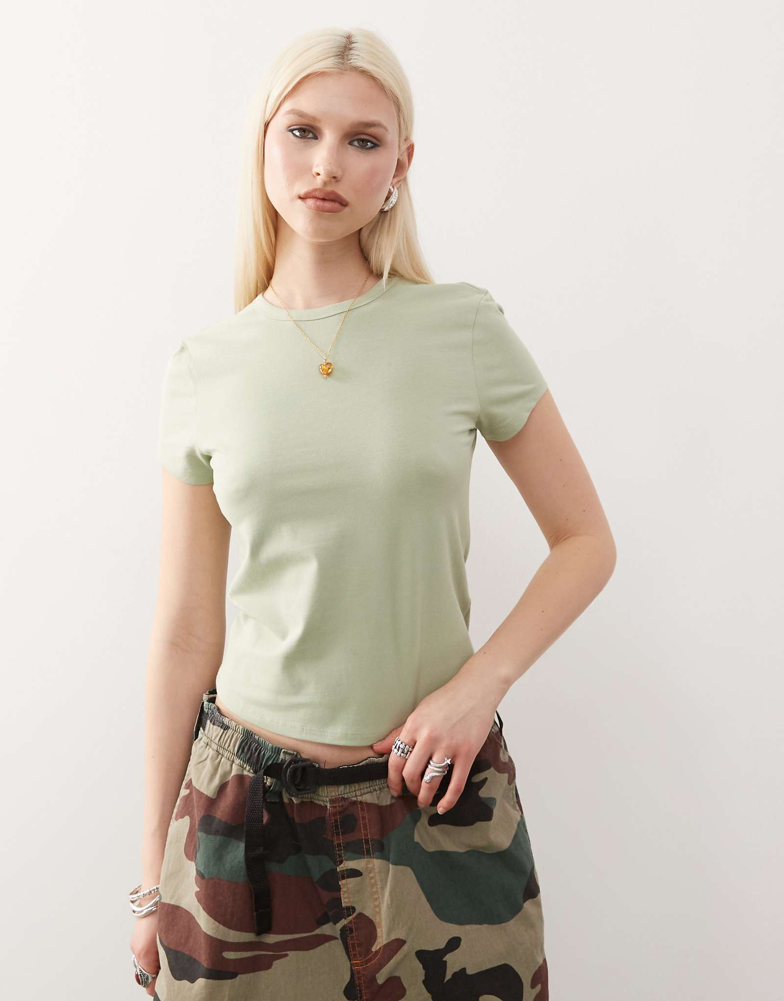 Детская футболка COLLUSION оливкового цвета 2790₽