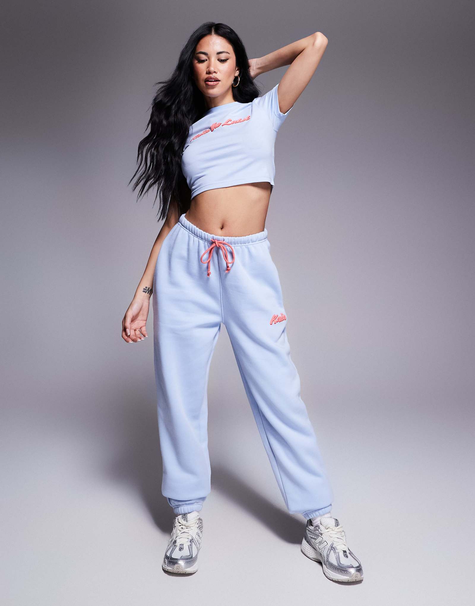 Спортивные брюки с манжетами с логотипом Kaiia puff светло-синего и красного цветов - часть комплекта 8990₽