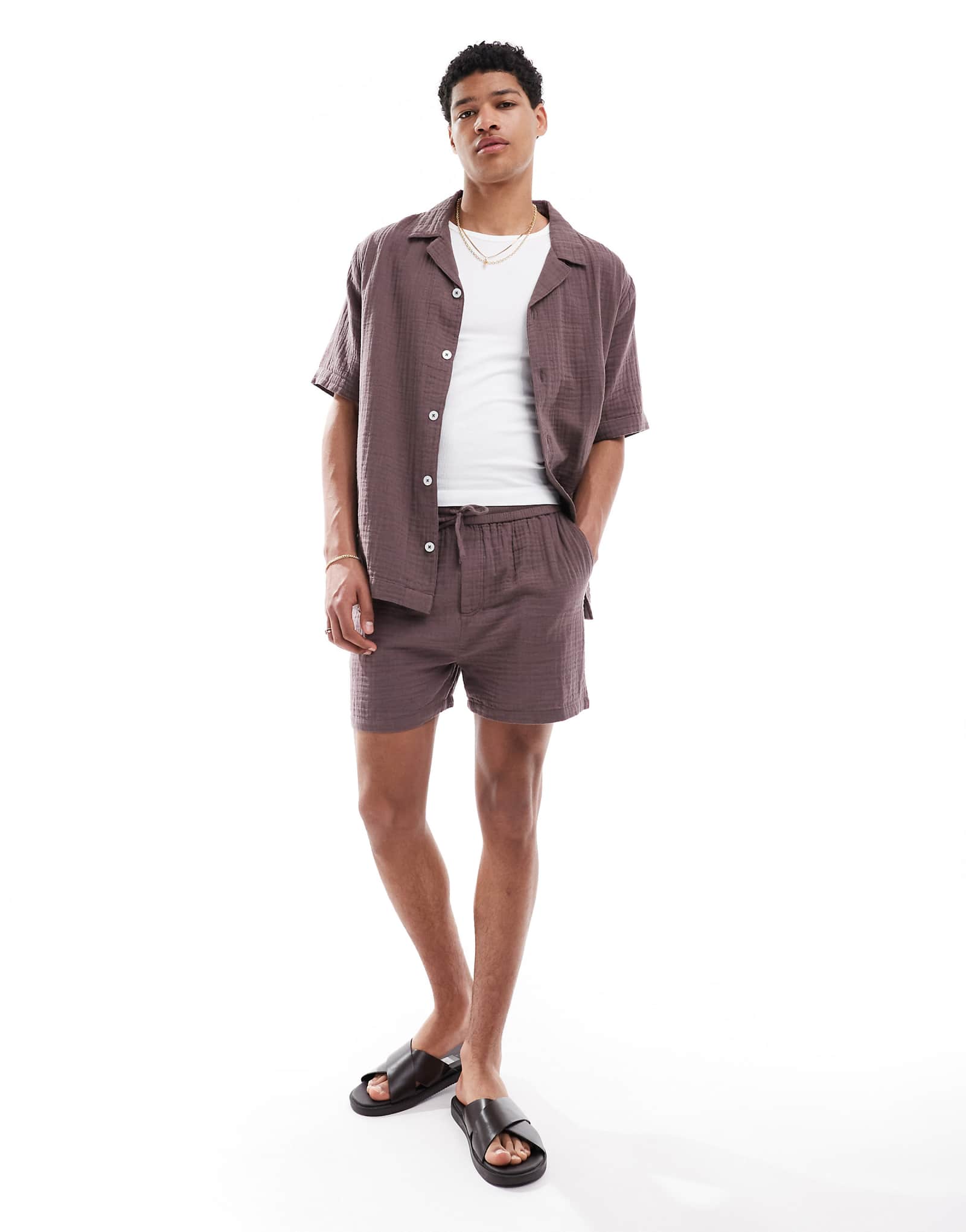 Шорты Goldsboro resort темно-коричневого цвета 4890₽