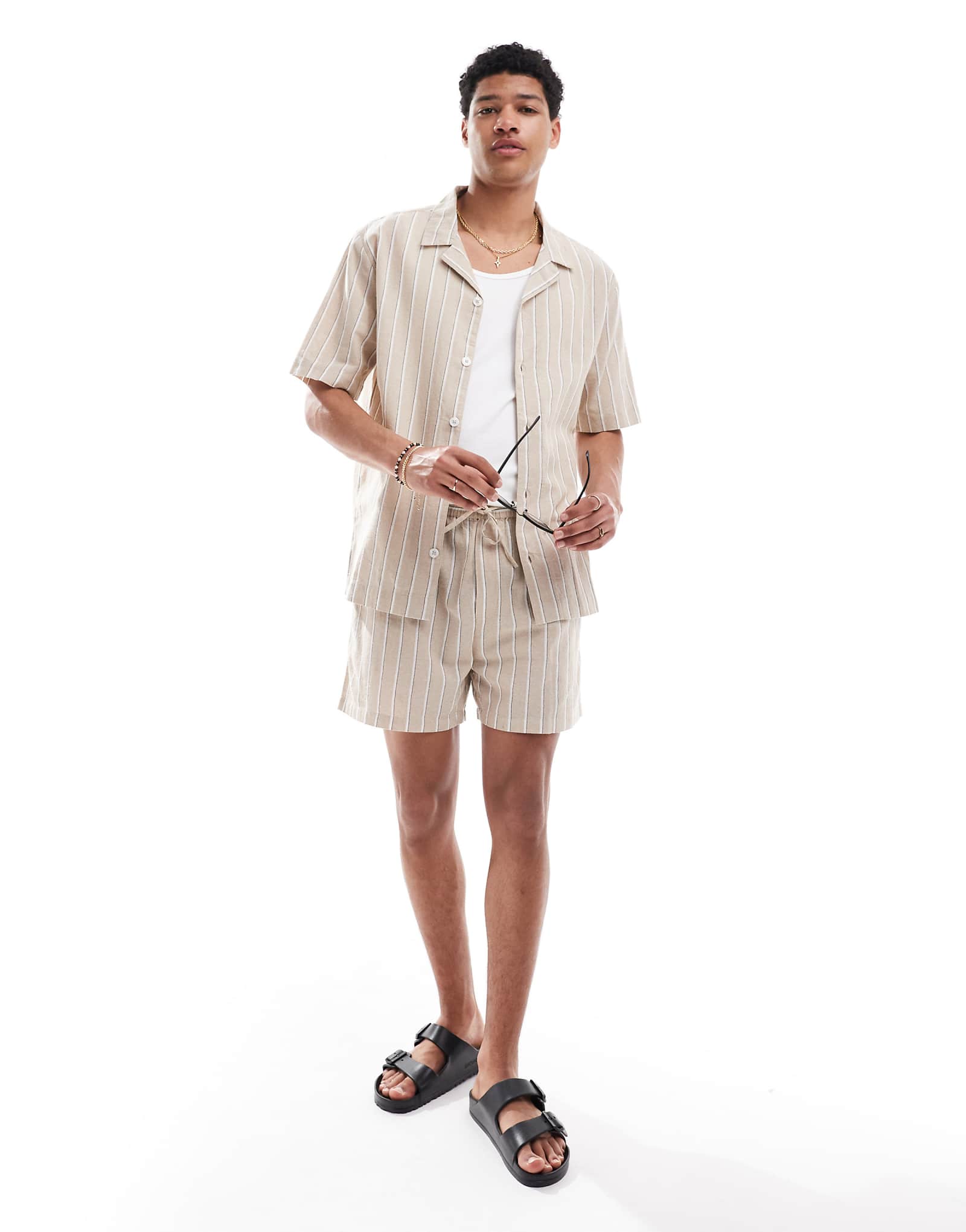 Рубашка в полоску с воротником-стойкой Goldsboro camp белого и каменного цвета 8590₽