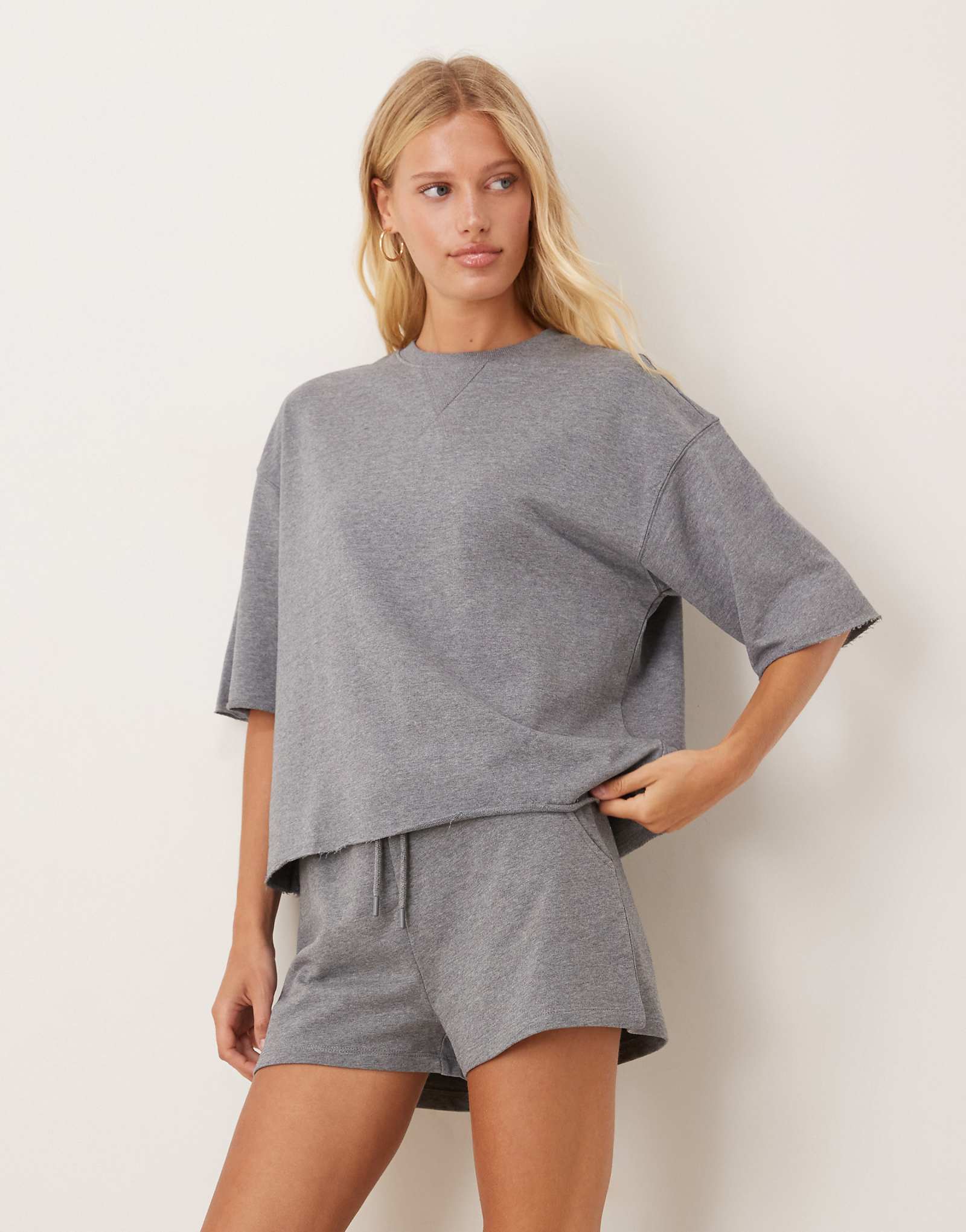 Футболка из плотного джерси JDY серого цвета - часть комплекта 6690₽