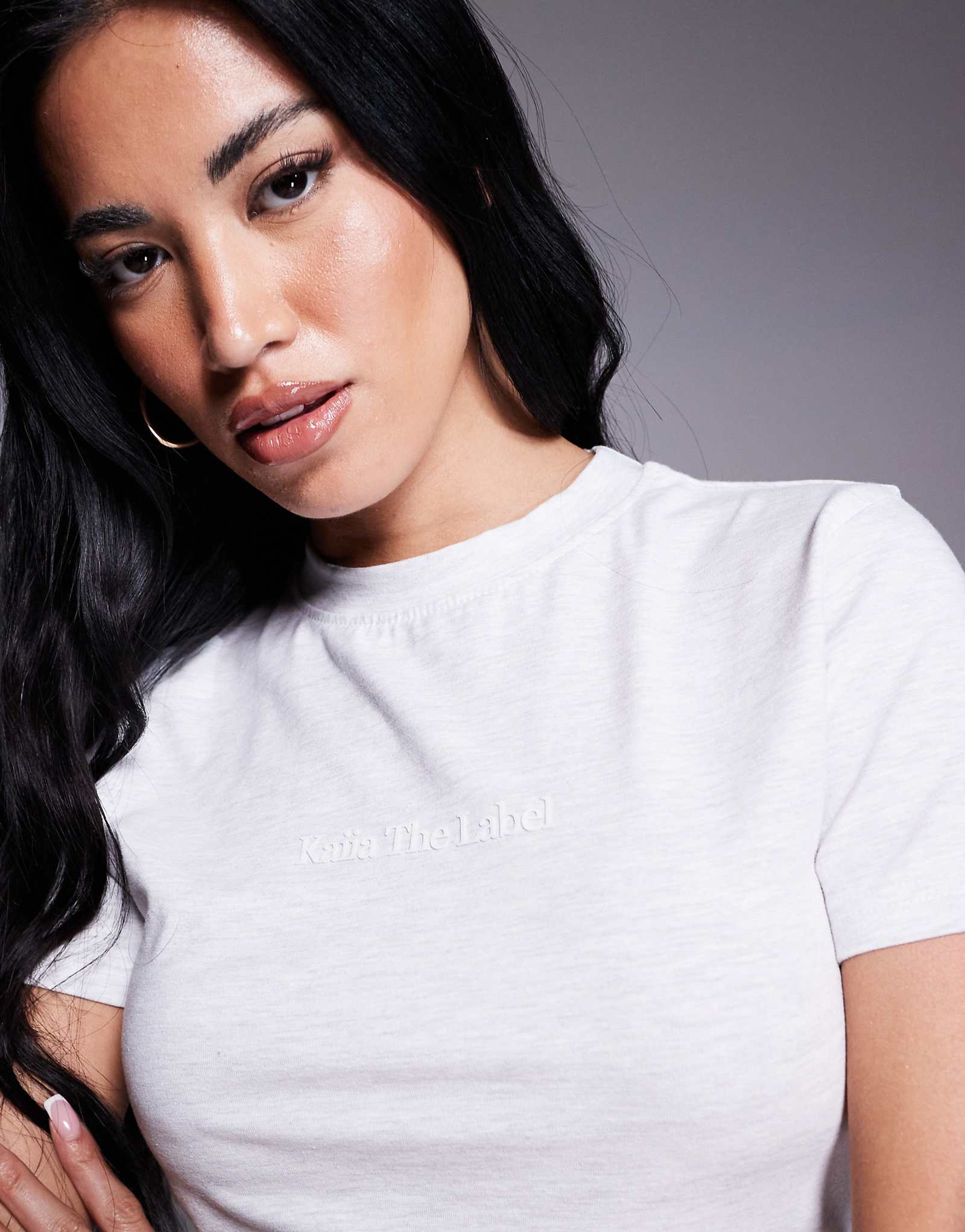 Укороченная приталенная футболка с логотипом Kaiia светло-серого цвета из вереска - часть комплекта 5290₽