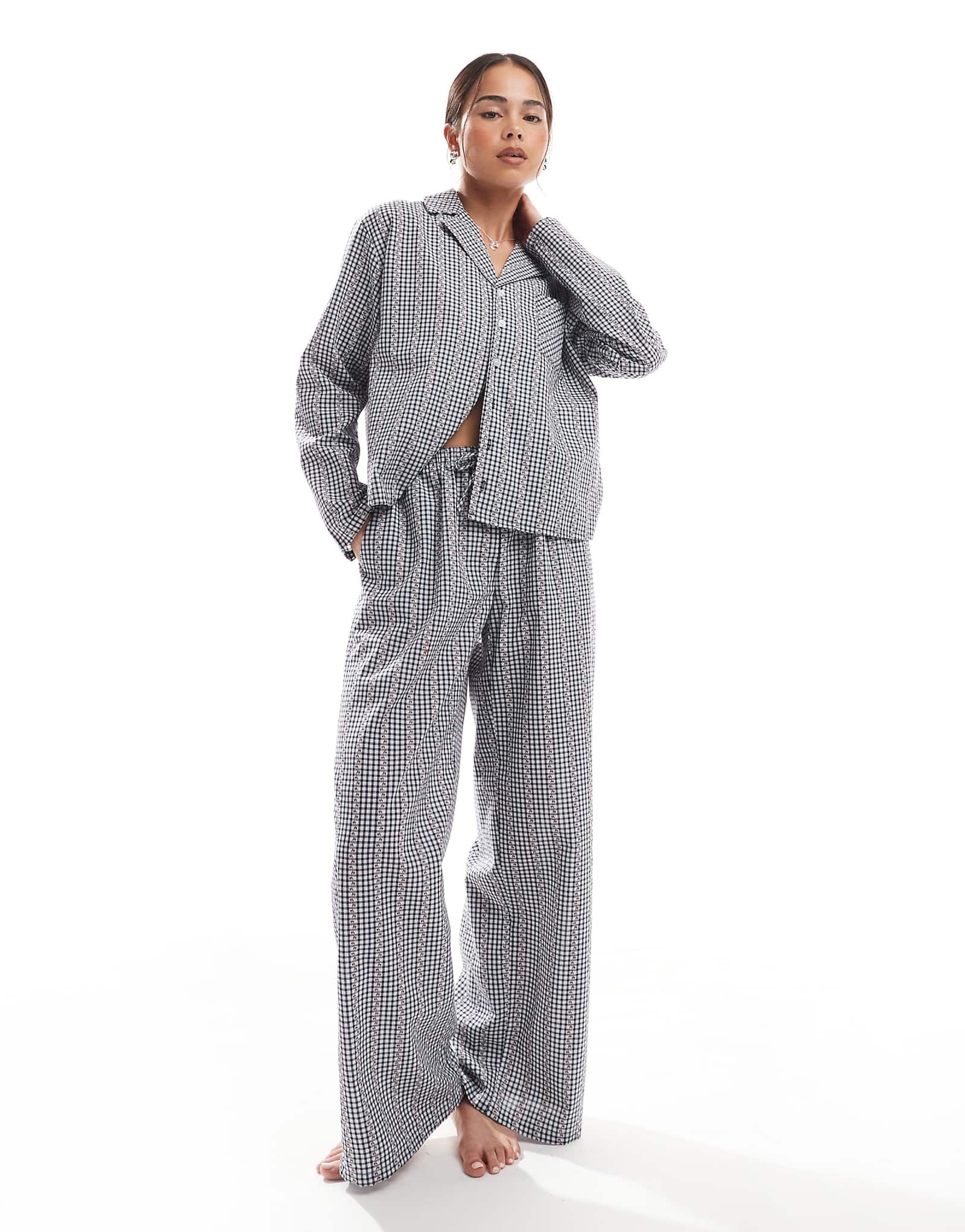 Пижамные штаны-боксеры в стиле Daisy Street из темно-синей ткани в мелкий цветочек 7090₽