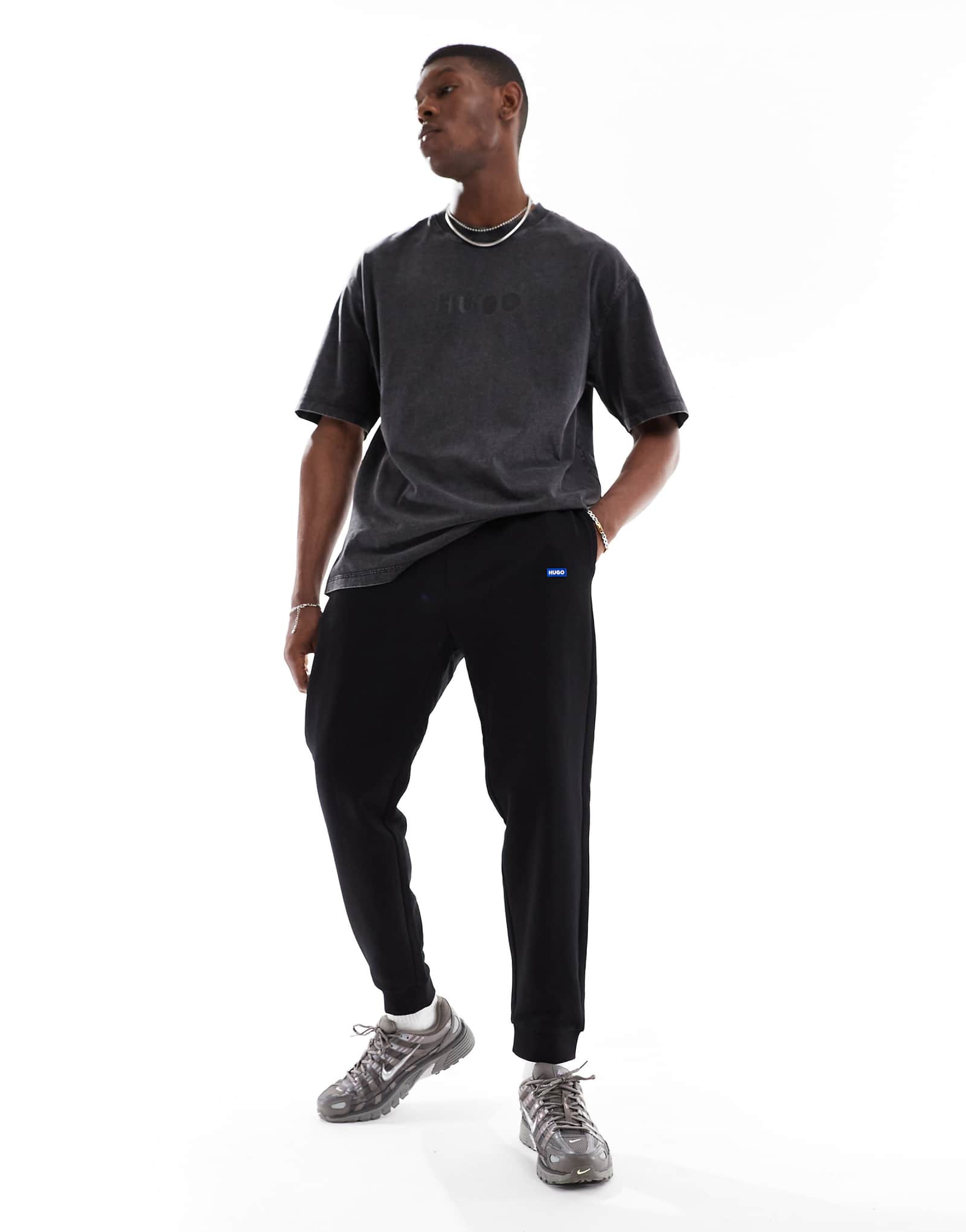 Спортивные брюки из синего ворса Hugo черного цвета 20190₽