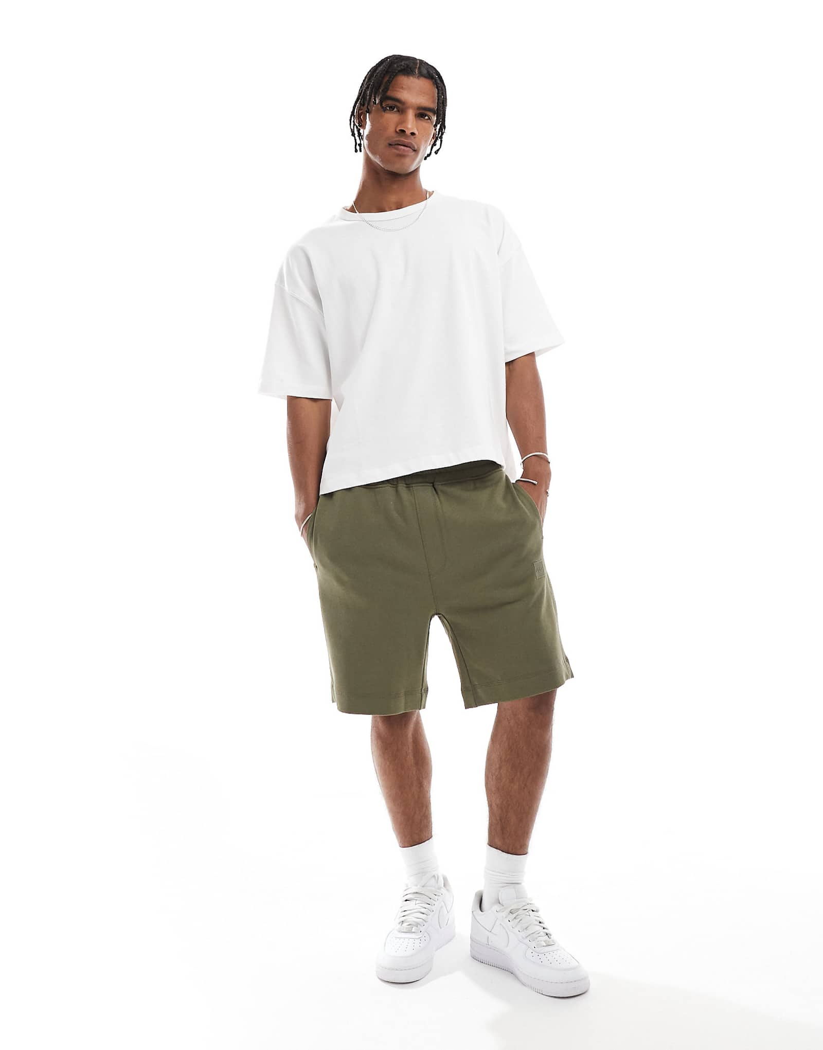 Спортивные шорты BOSS Orange зеленого цвета 14490₽