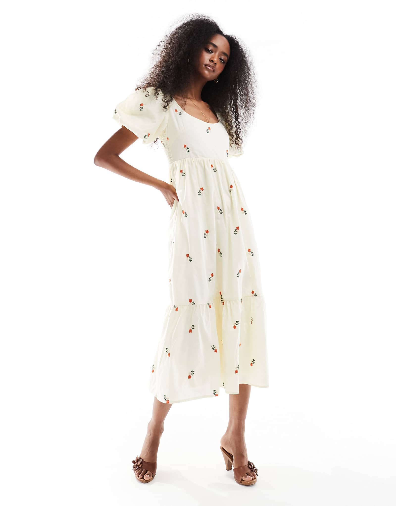 Вышитое макси-платье с пышными рукавами Daisy Street бежевого цвета в цветочек 12890₽