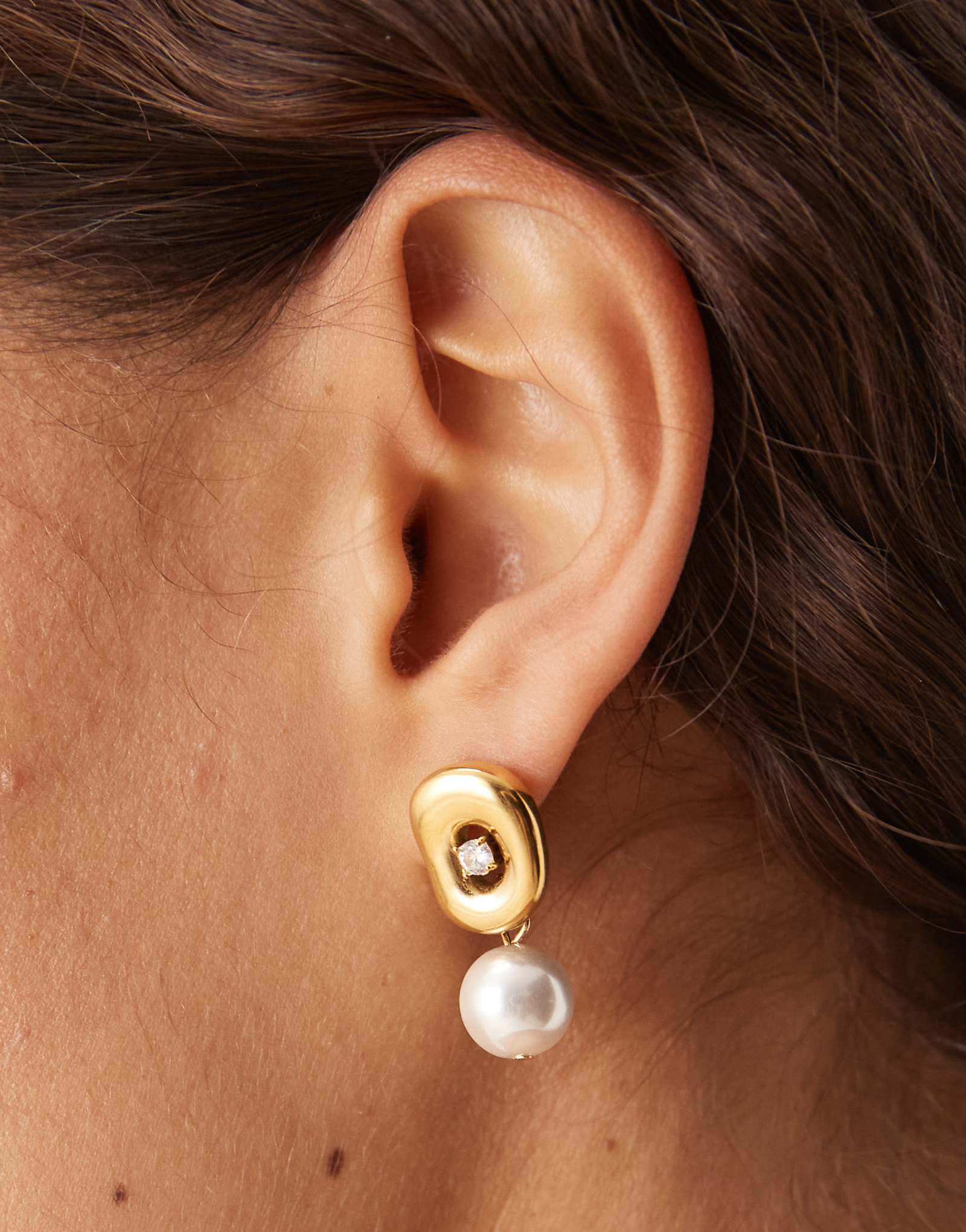 Серьги-гвоздики Lost Souls, украшенные каплями искусственного жемчуга из нержавеющей стали с покрытием из 18-каратного золота