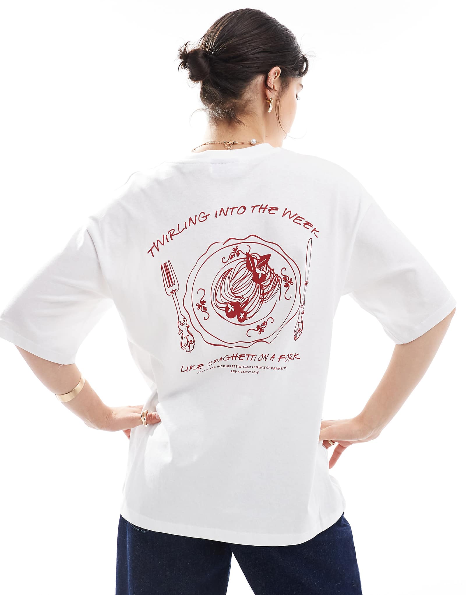 Белая футболка оверсайз от JJXX с принтом спагетти на спине 6690₽