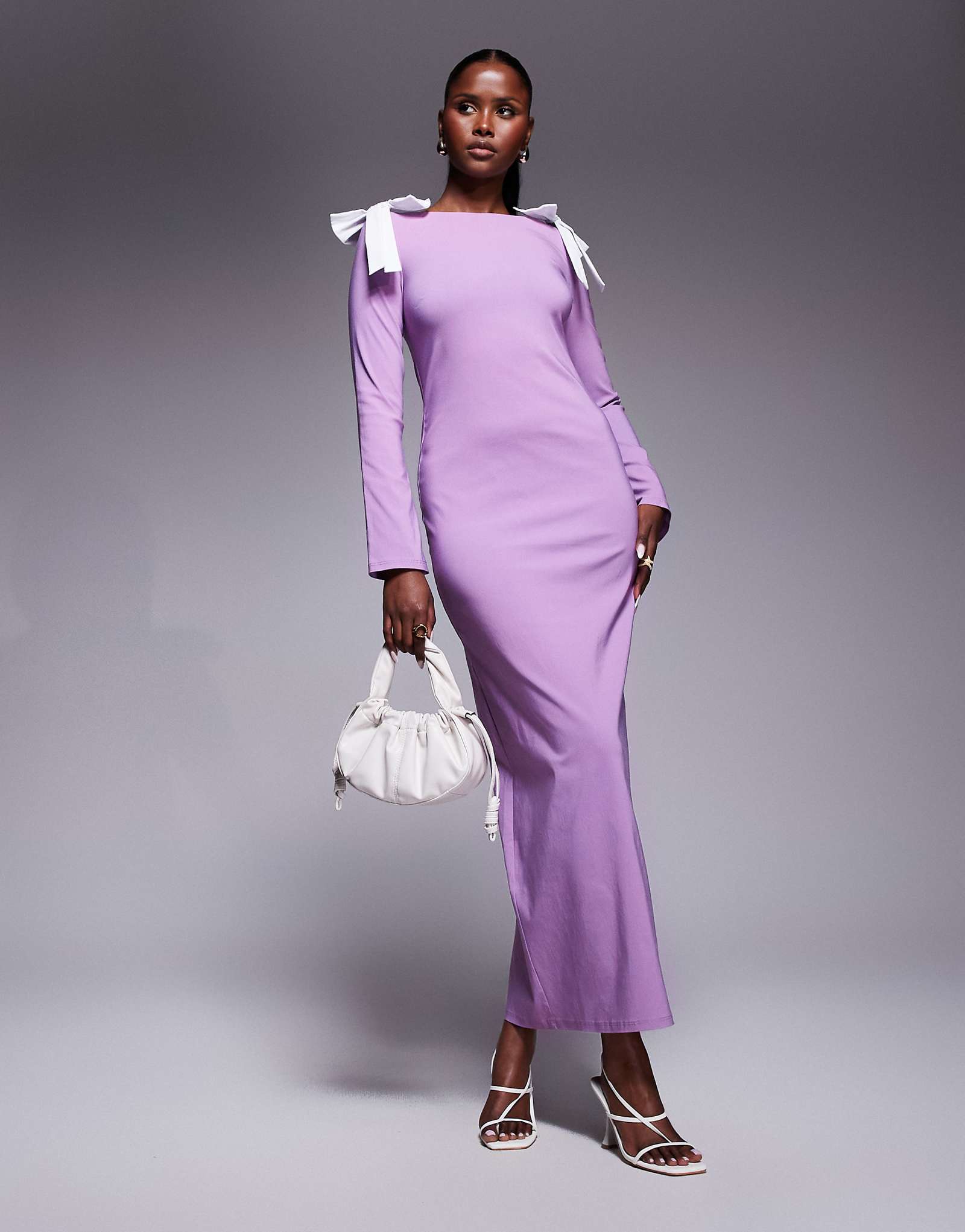 Макси-платье Daska с бантом на плечах сиреневого и белого цветов