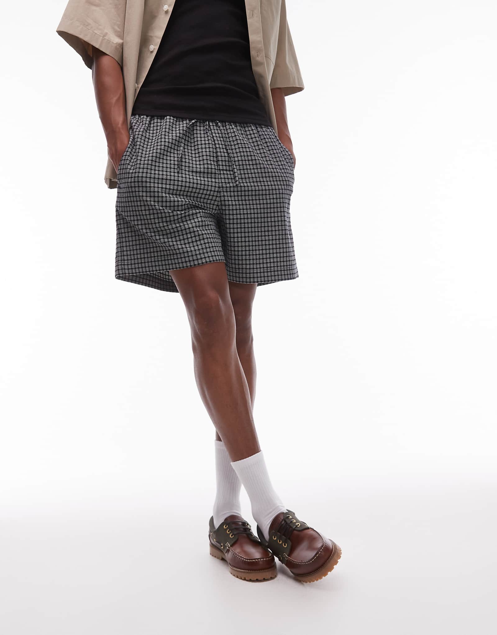 Шорты ARKET seersucker в черную клетку 16890₽