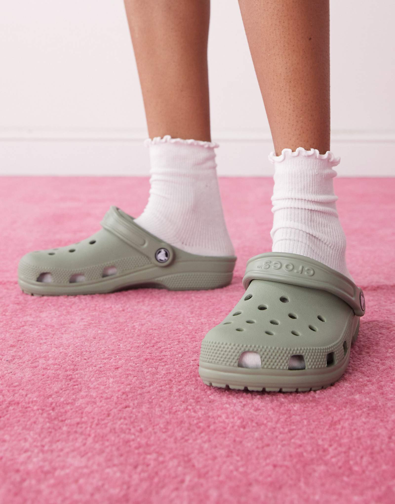 Классические кеды Crocs покрытые мхом 16790₽