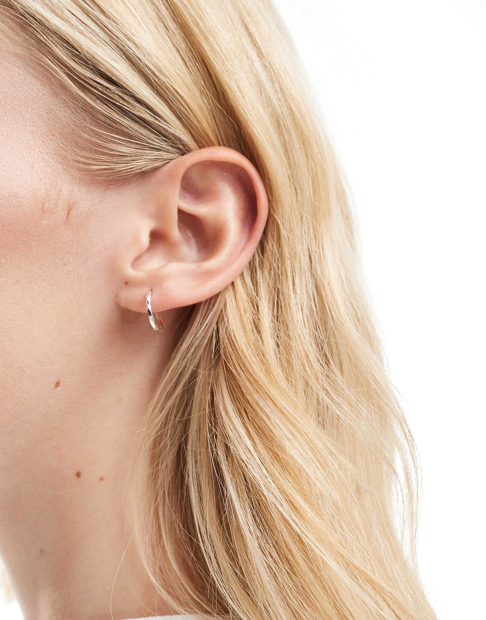 Витые серьги-кольца Kingsley Ryan диаметром 12 мм из чистого серебра 2290₽