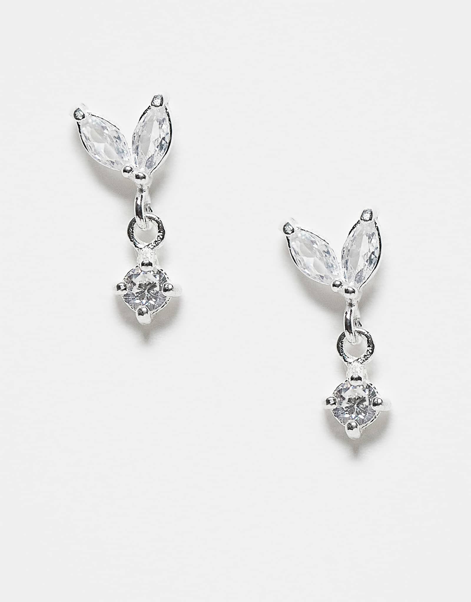 Серьги-гвоздики Kingsley Ryan с хрустальными лепестками из чистого серебра 5090₽