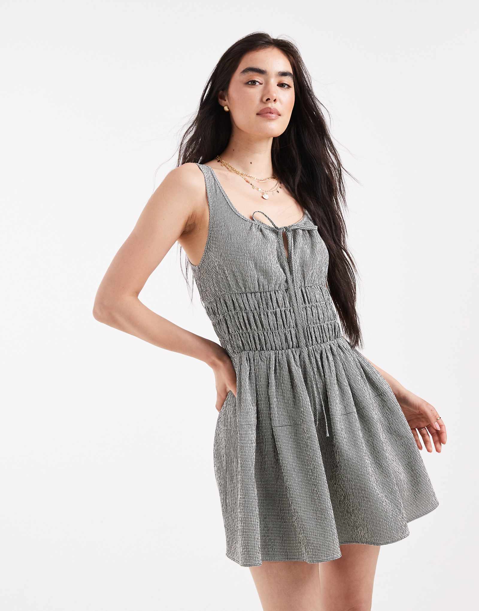 Мини-платье с гофрированной талией от Daisy Street в клетчатую полоску 3990₽