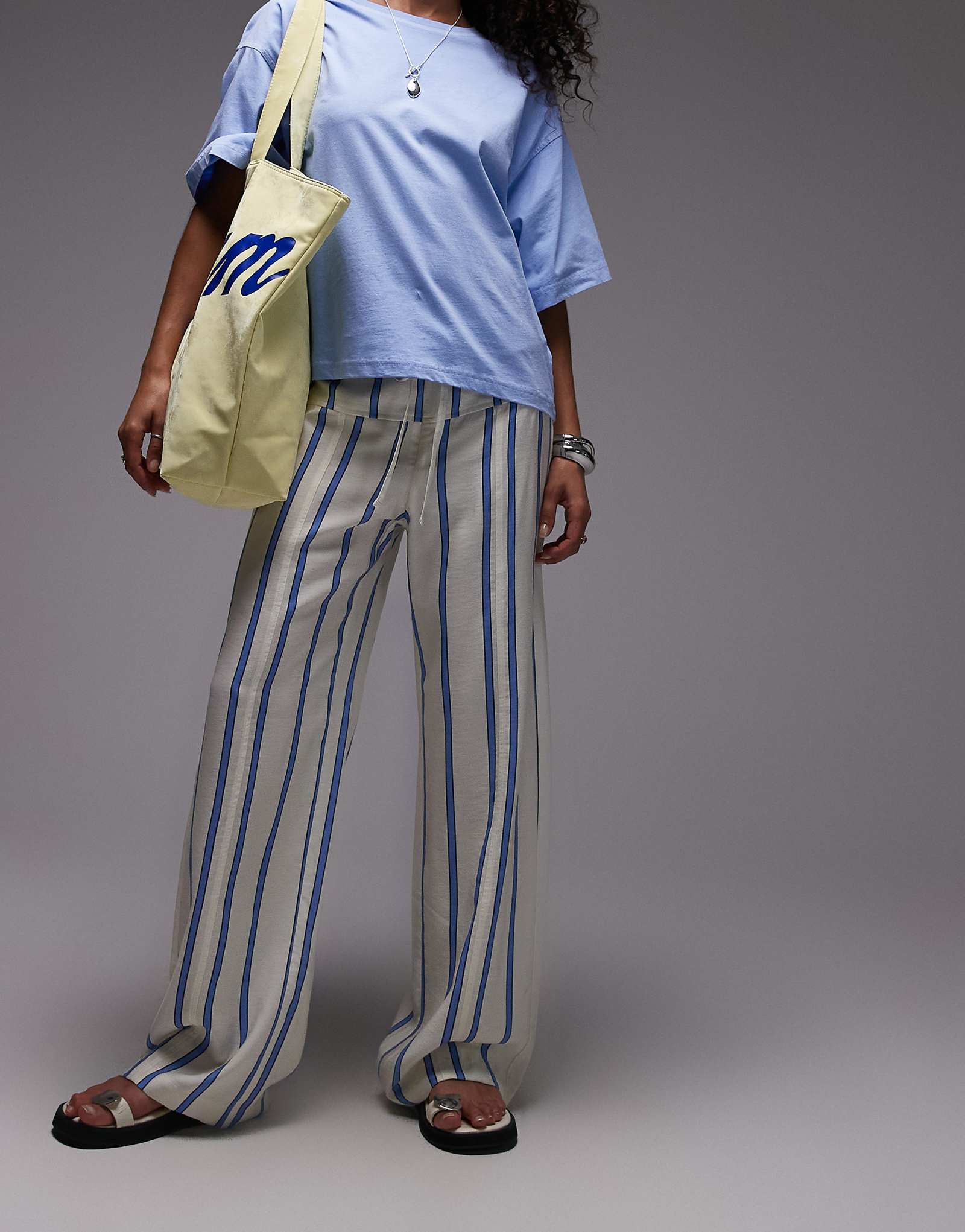 Струящиеся брюки Laagam tashi в полоску цвета экрю и синего