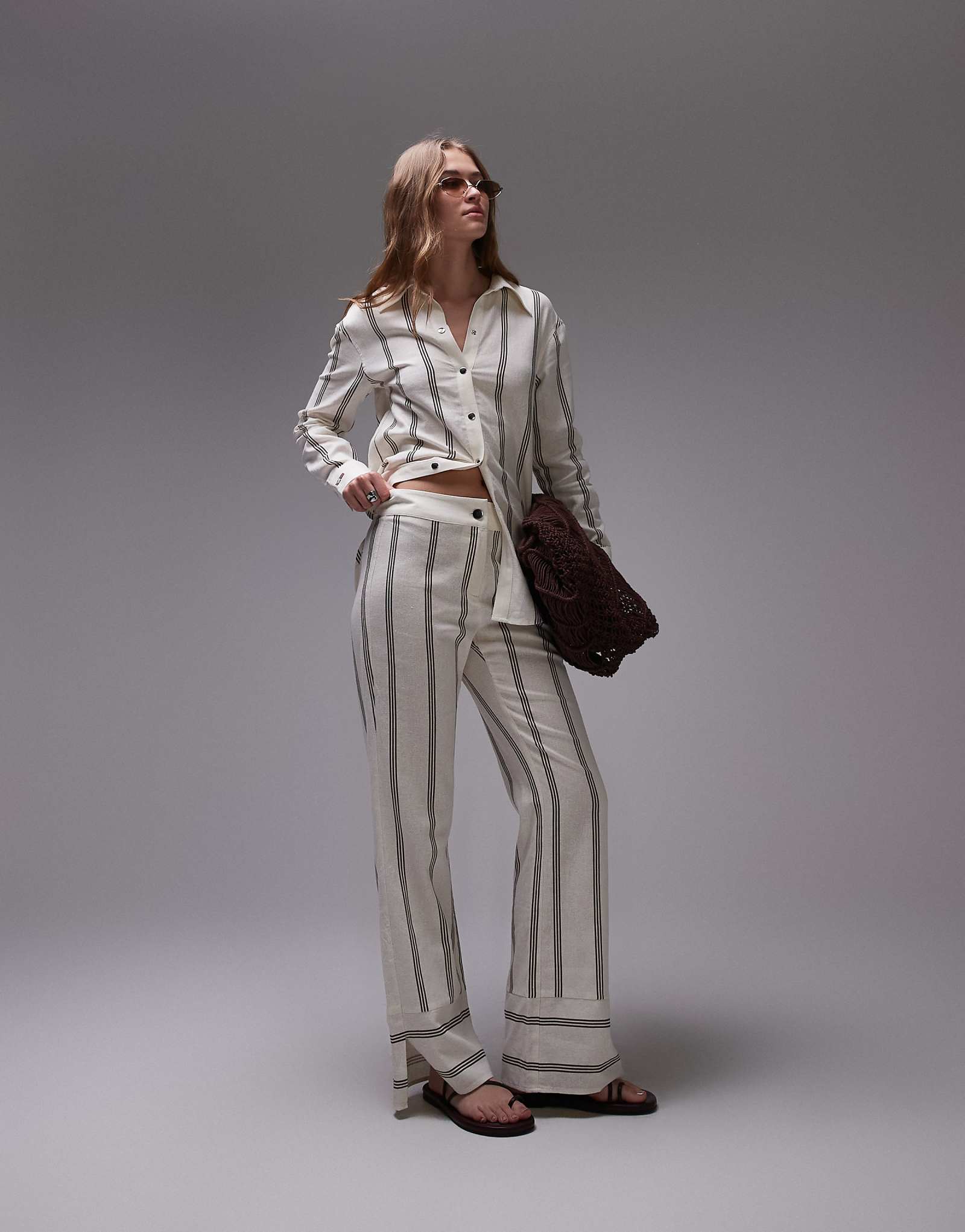 Брюки Laagam из льняной смеси в полоску коричневого цвета - часть комплекта