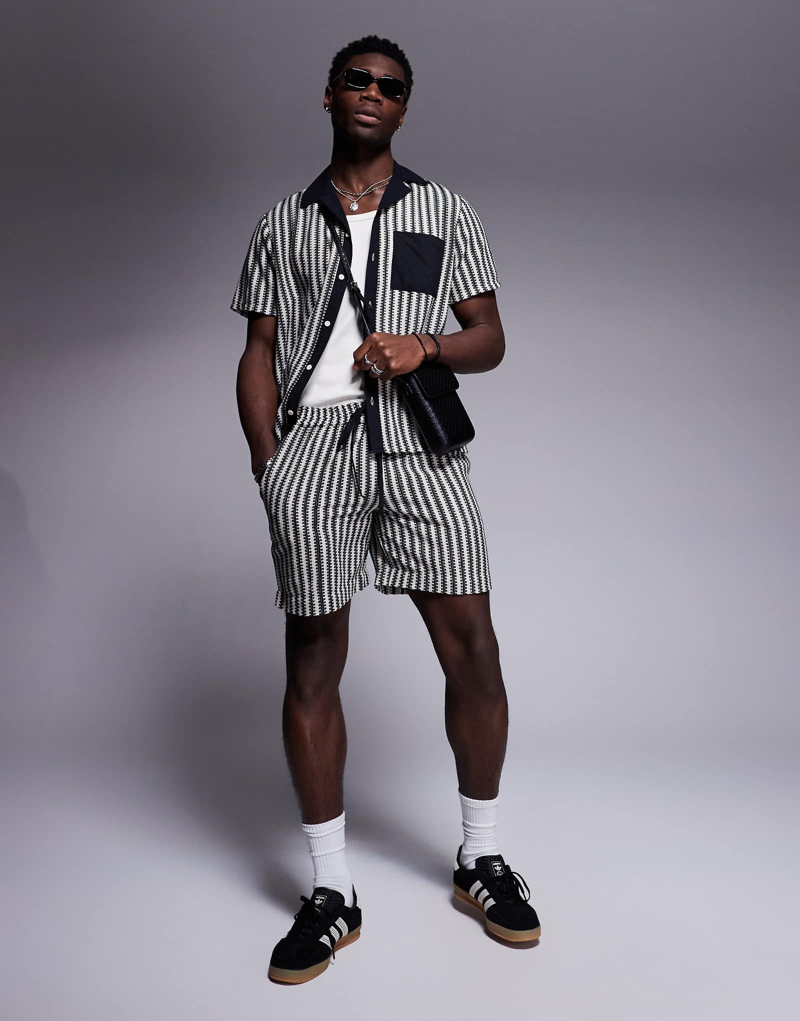 Трикотажное пляжное короткое платье в полоску South Beach черного цвета - часть комплекта 9990₽