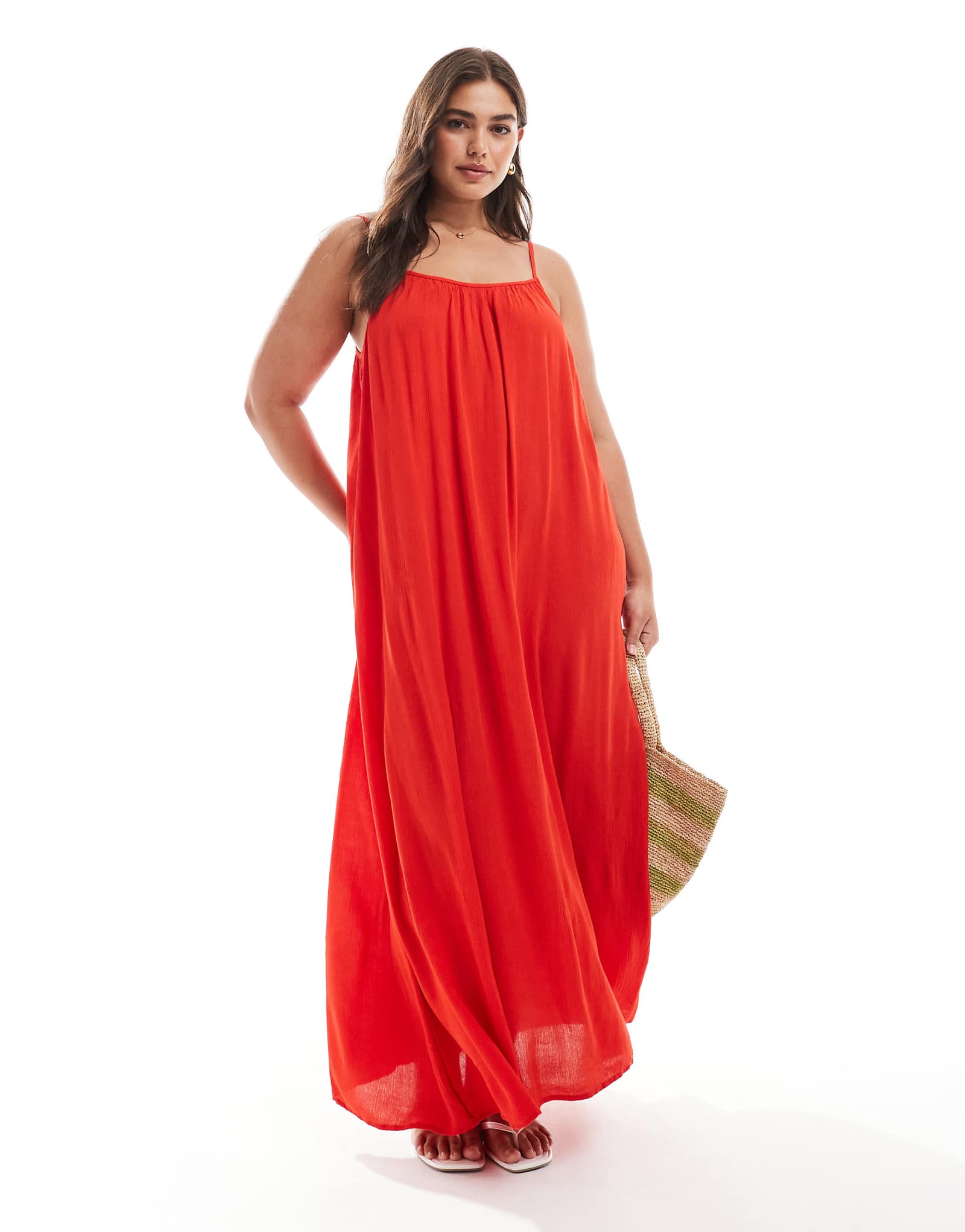 ЕДИНСТВЕННОЕ облегающее макси-платье на бретелях красного цвета