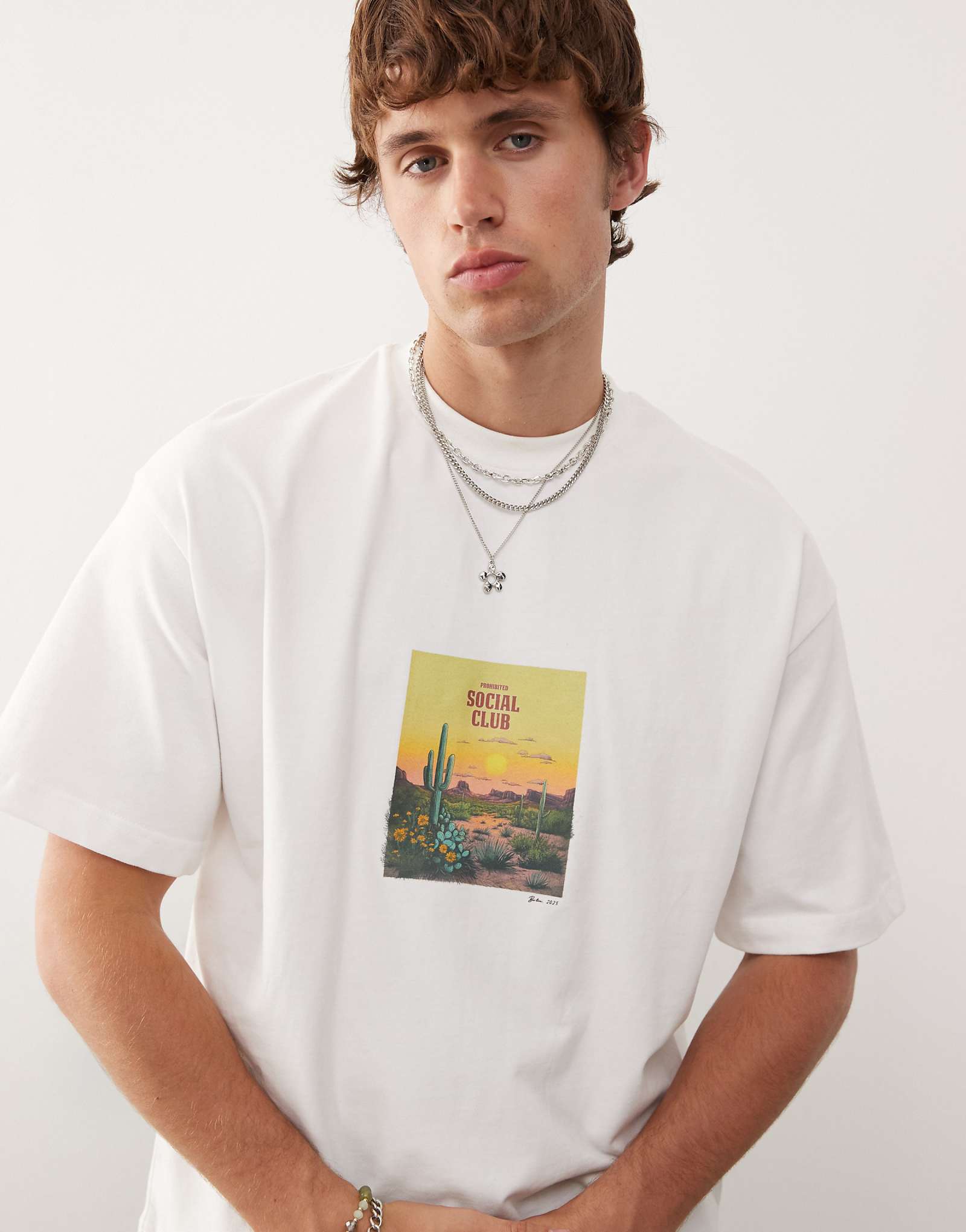 Футболка с запрещенным рисунком пустыни темно-белого цвета 12790₽