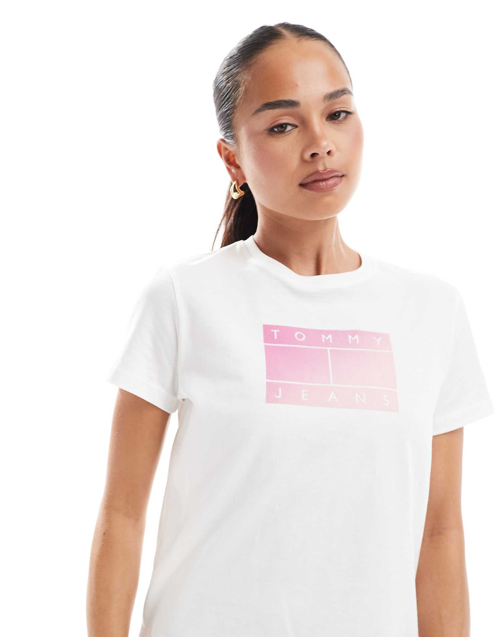 Футболка с градиентным флагом Tommy Jeans белого и розового цветов 11990₽