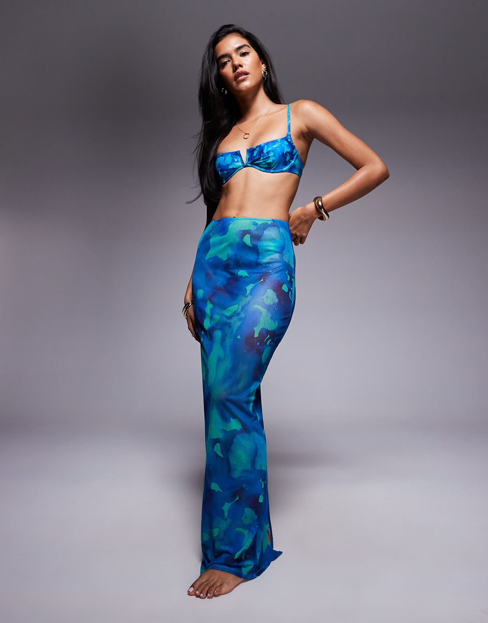 Пляжная юбка макси из сетки с размытым принтом South Beach синего цвета 10690₽