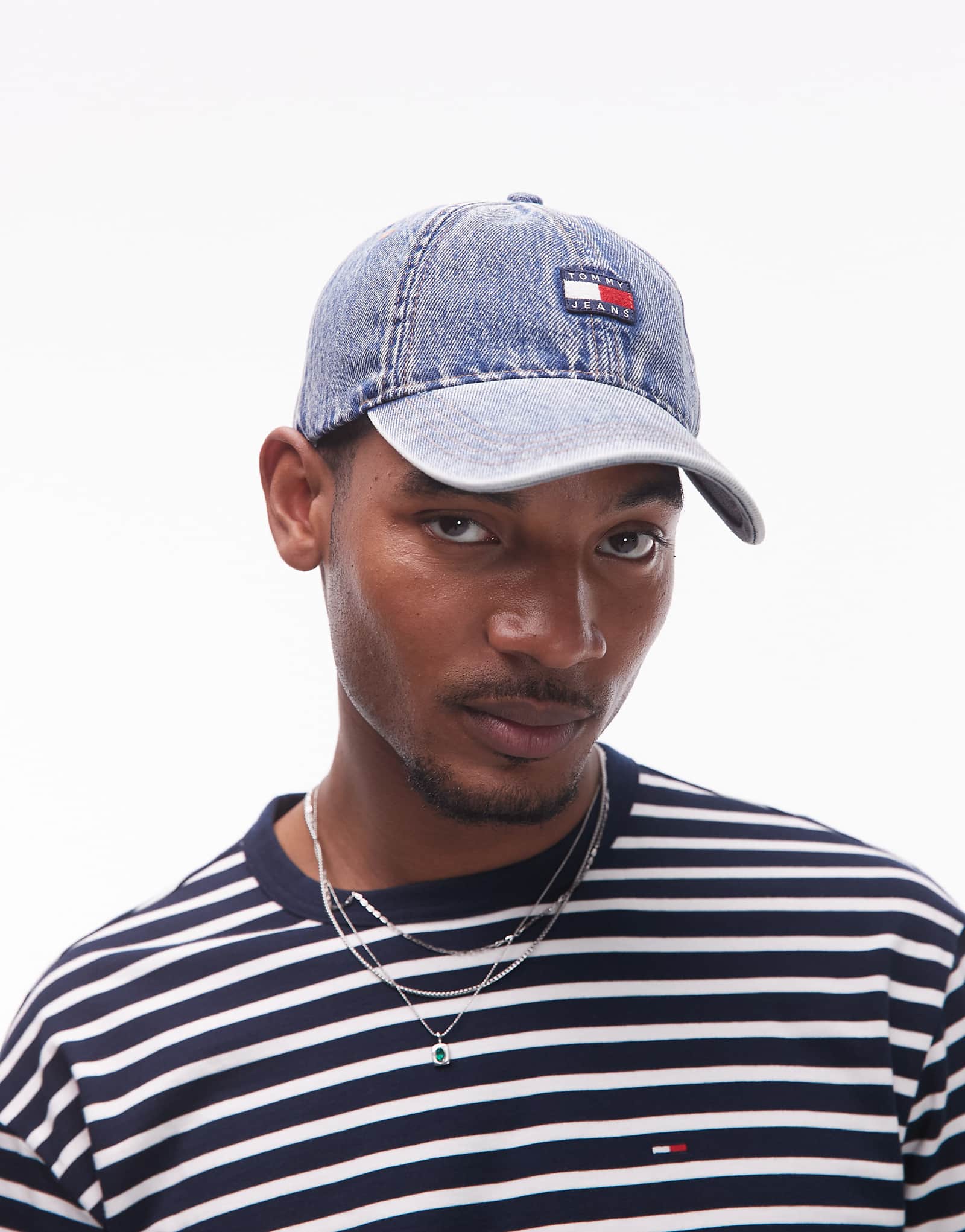 Джинсовая кепка Tommy Jeans core flag цвета индиго 11990₽