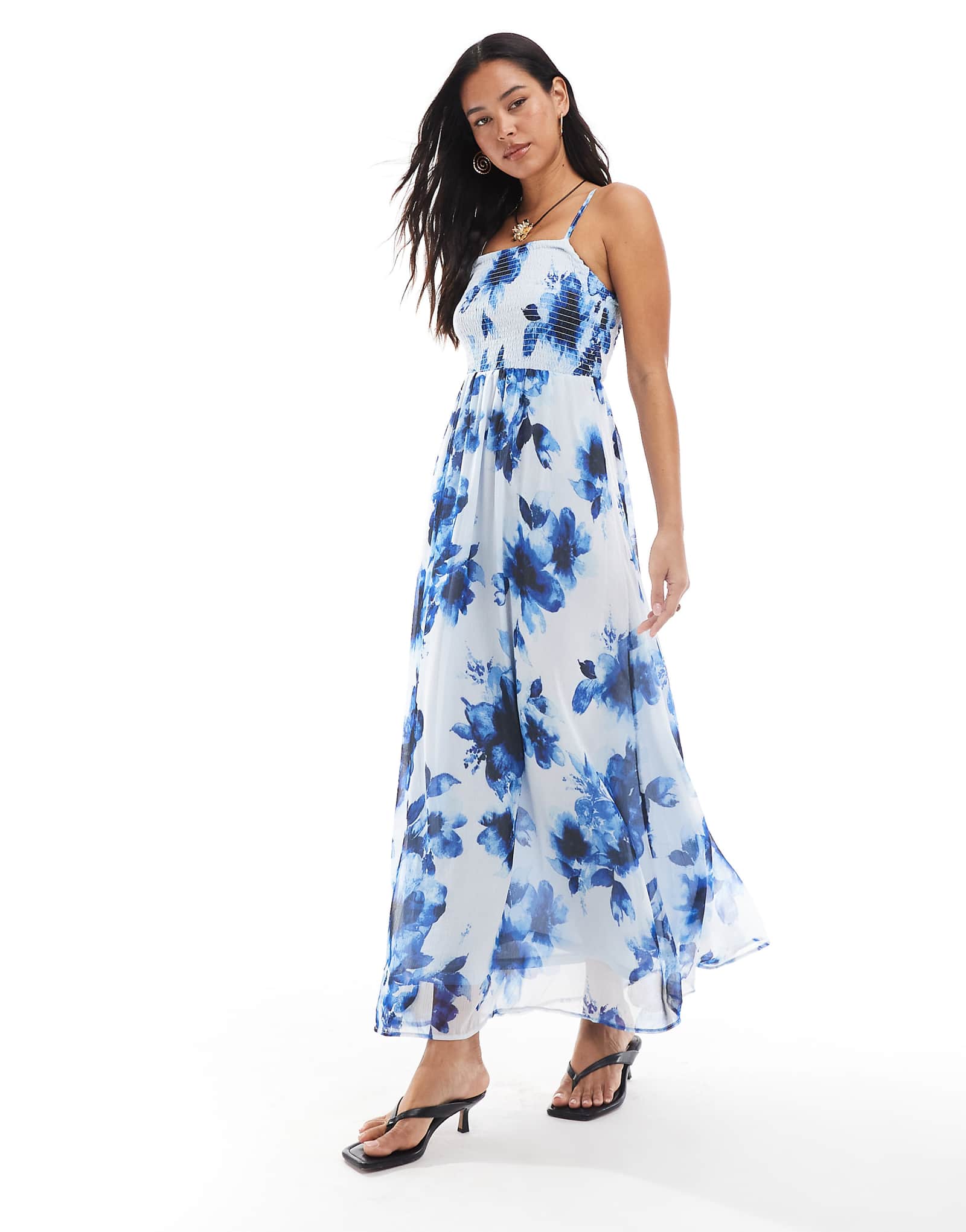 Макси-платье ONLY cami с голубым размытым цветочным принтом 11590₽