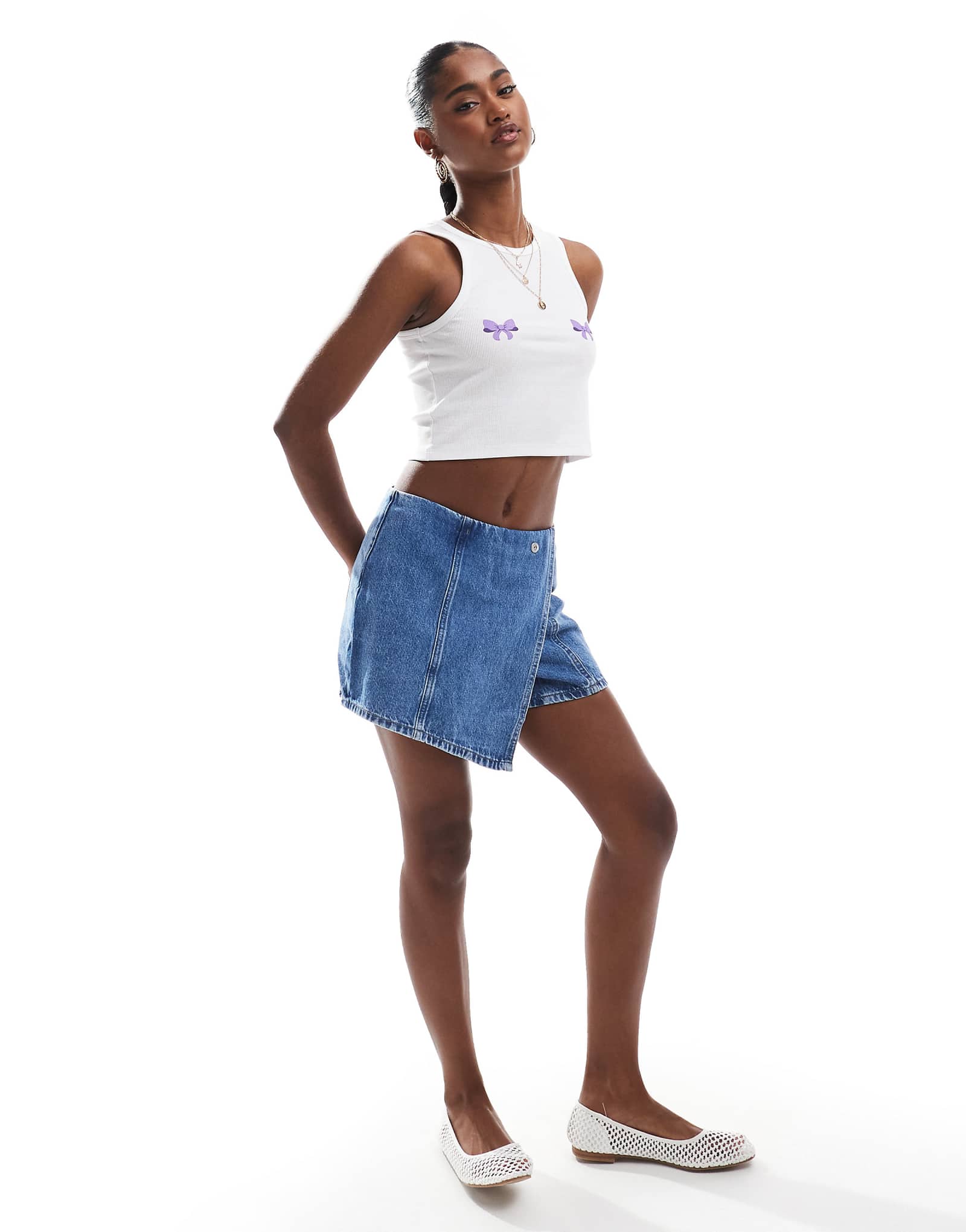 Джинсовая мини-юбка skort с запахом спереди темно-синего цвета 9490₽