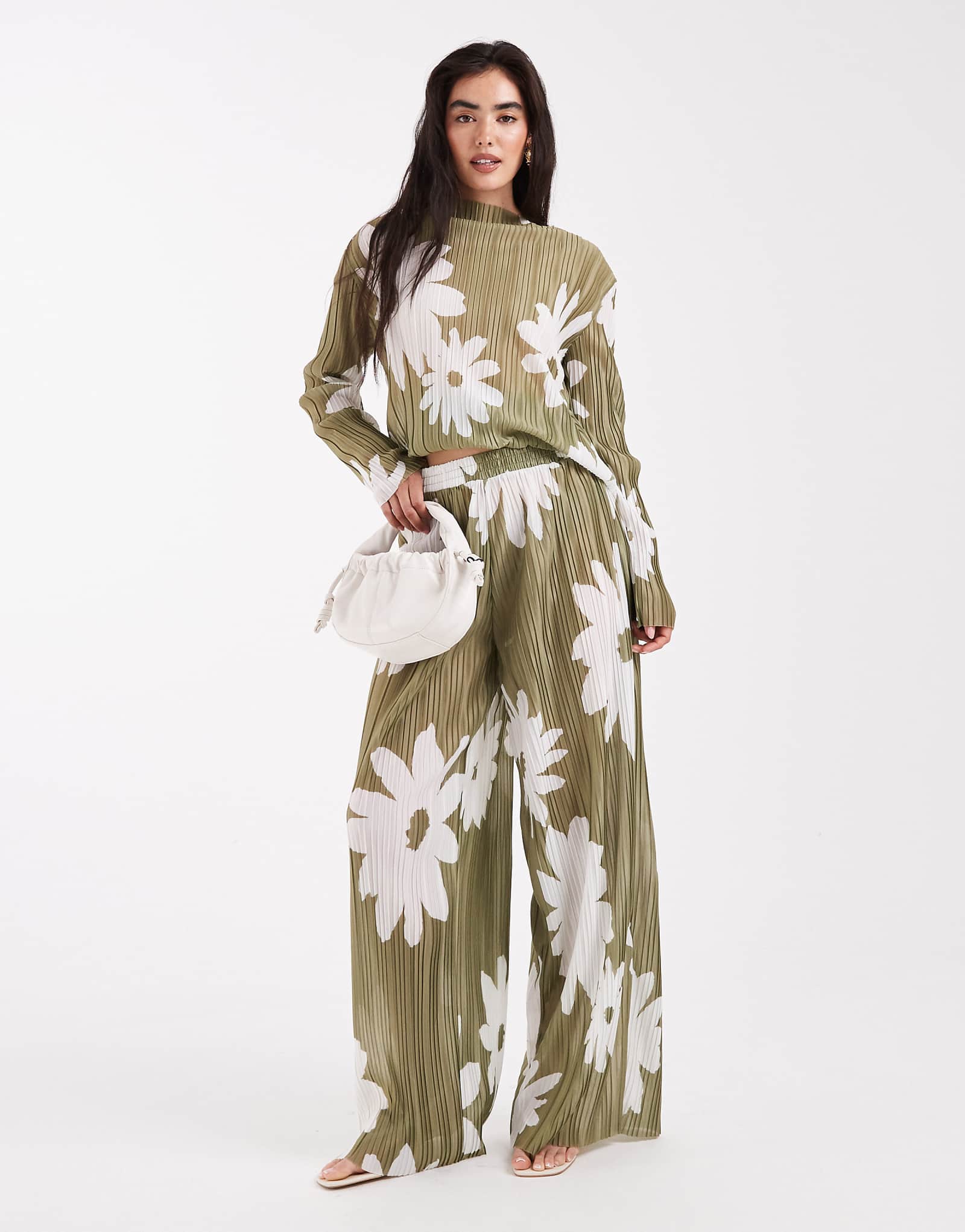 Широкие брюки Object plisse с цветочным принтом оливкового цвета - часть комплекта 18390₽