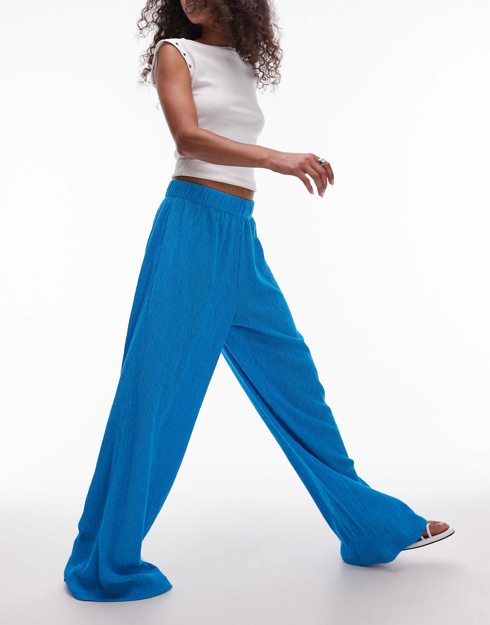 Широкие текстурированные брюки Topshop кобальтово-синего цвета 3990₽