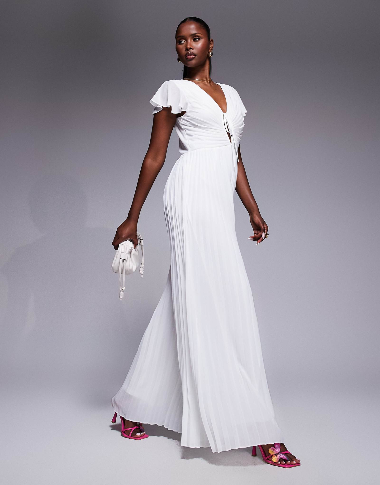 Плиссированный комбинезон TFNC с широкими штанинами и замочной скважиной кремового цвета 21590₽