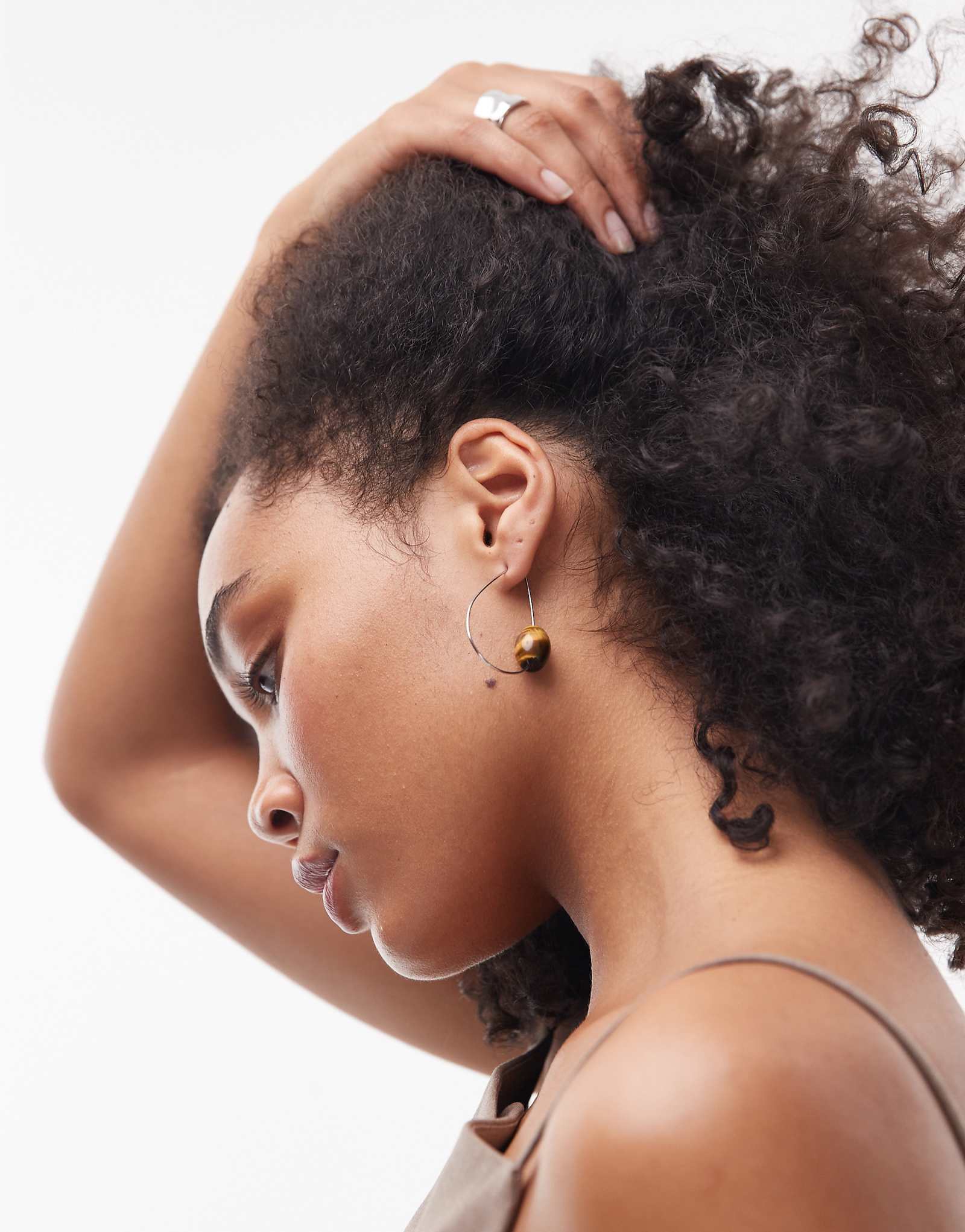 Topshop Priya серьги-кольца в форме капли с полудрагоценным камнем серебристо-коричневого цвета 5690₽