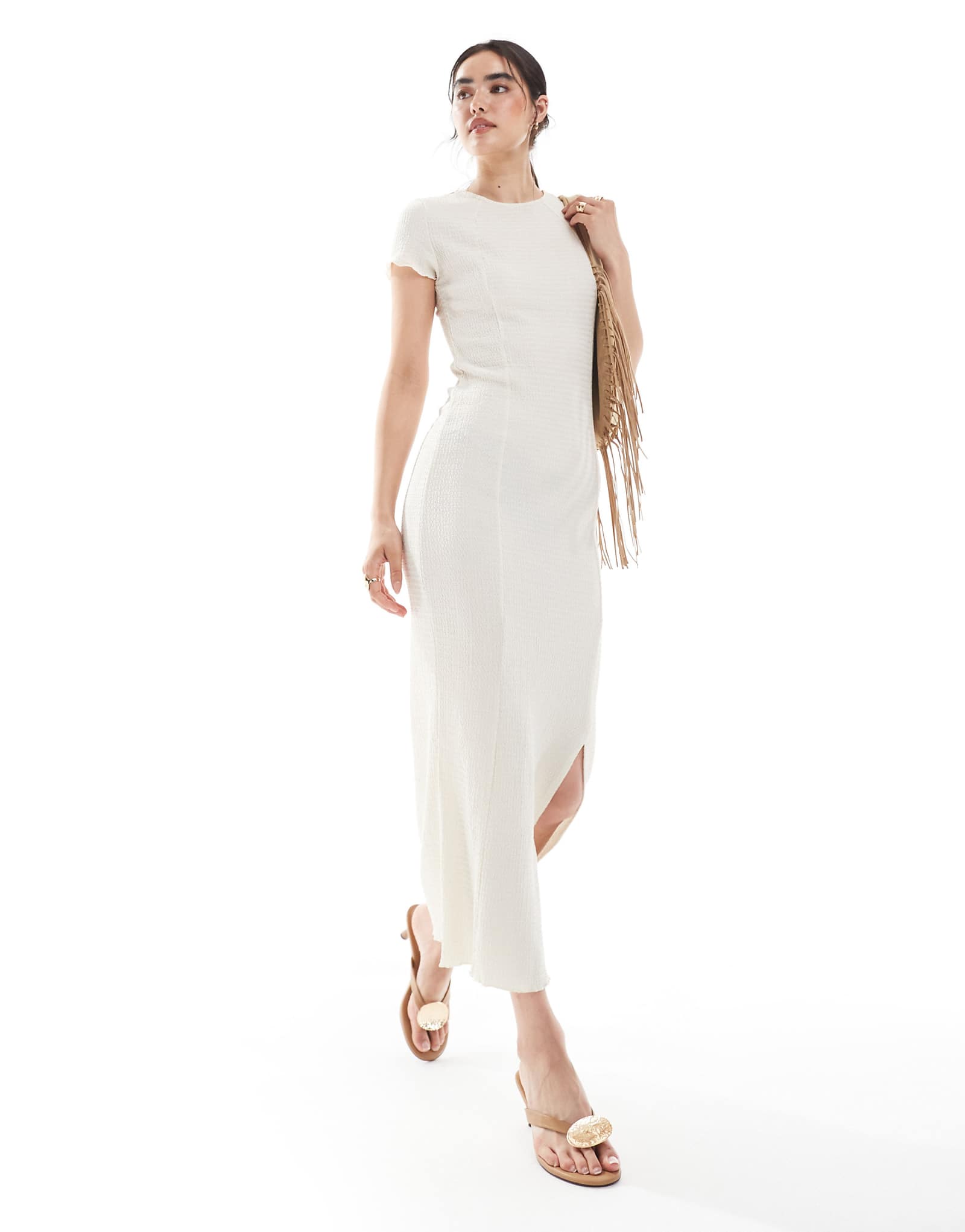 Текстурированное миди-платье Vero Moda с кремовыми деталями на швах 4890₽