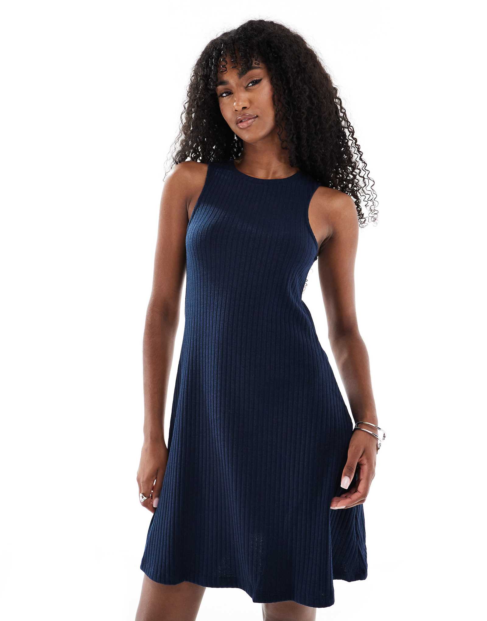 Темно-синее мини-платье Vero Moda racer в рубчик 4390₽