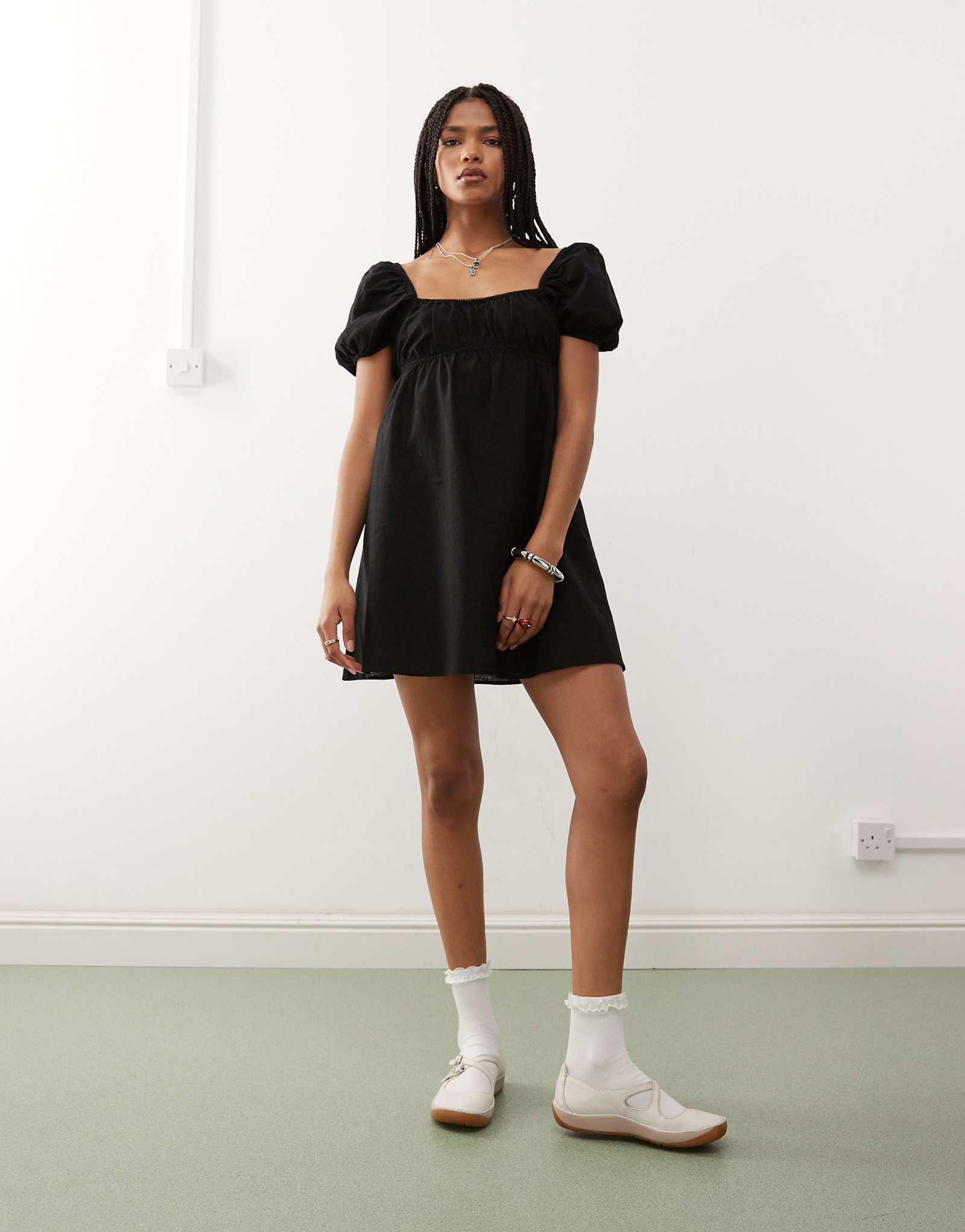 Льняное мини-платье Monki черного цвета с пышными рукавами - эксклюзивно для ASOS 11990₽