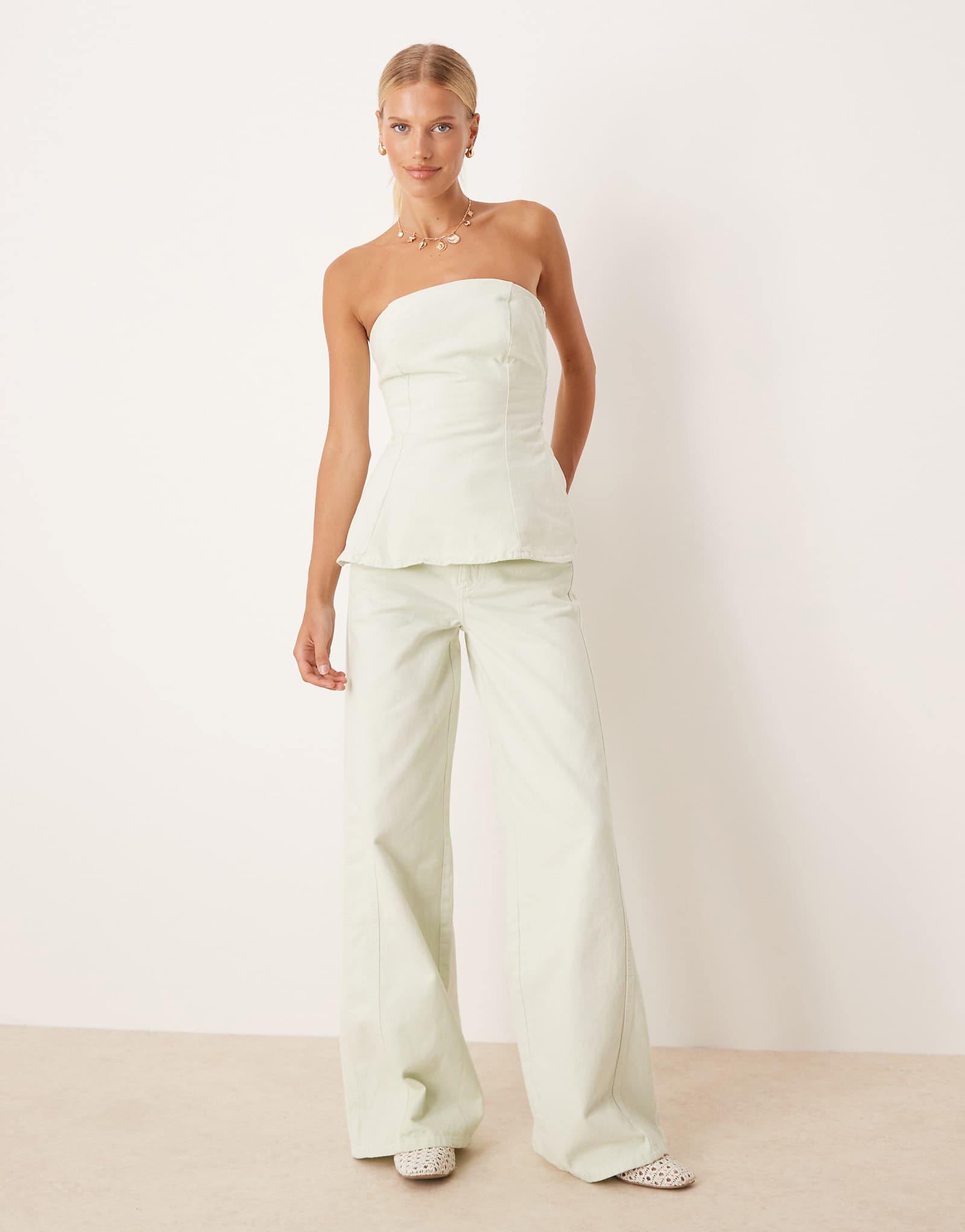 Широкие джинсы Mango со средней талией пастельно-зеленого цвета - часть комплекта 14090₽