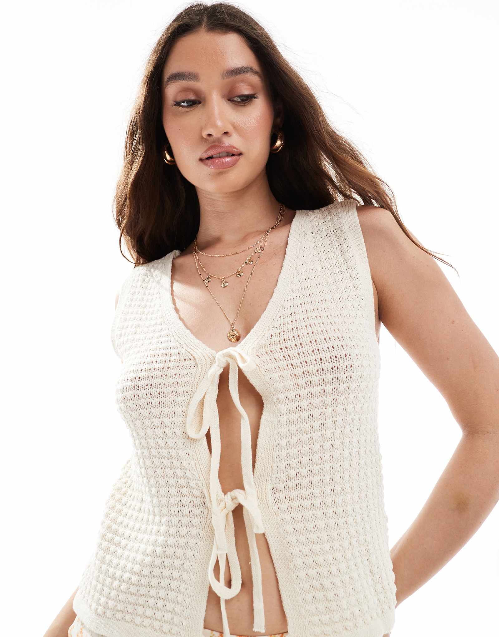 Вязаный крючком топ Vero Moda с завязкой спереди кремового цвета 3090₽