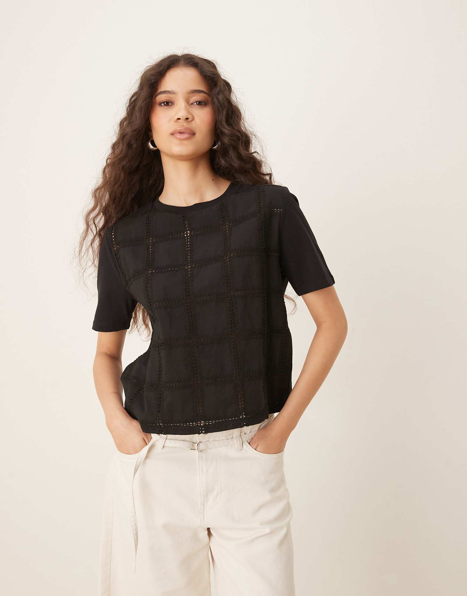 Вязаная крючком футболка свободного кроя с рисунком Mango черного цвета 8190₽