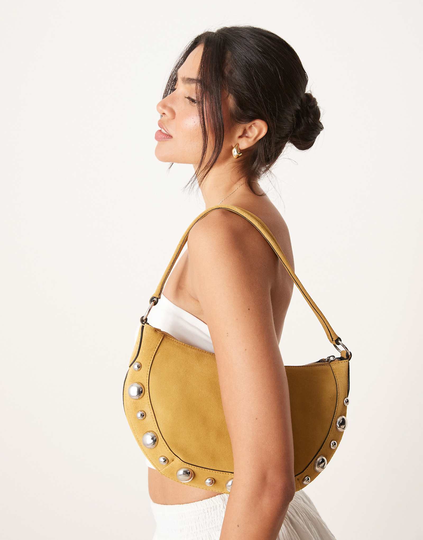 Кожаная сумка для рук с заклепками из манго и коричневой бахромой 19090₽