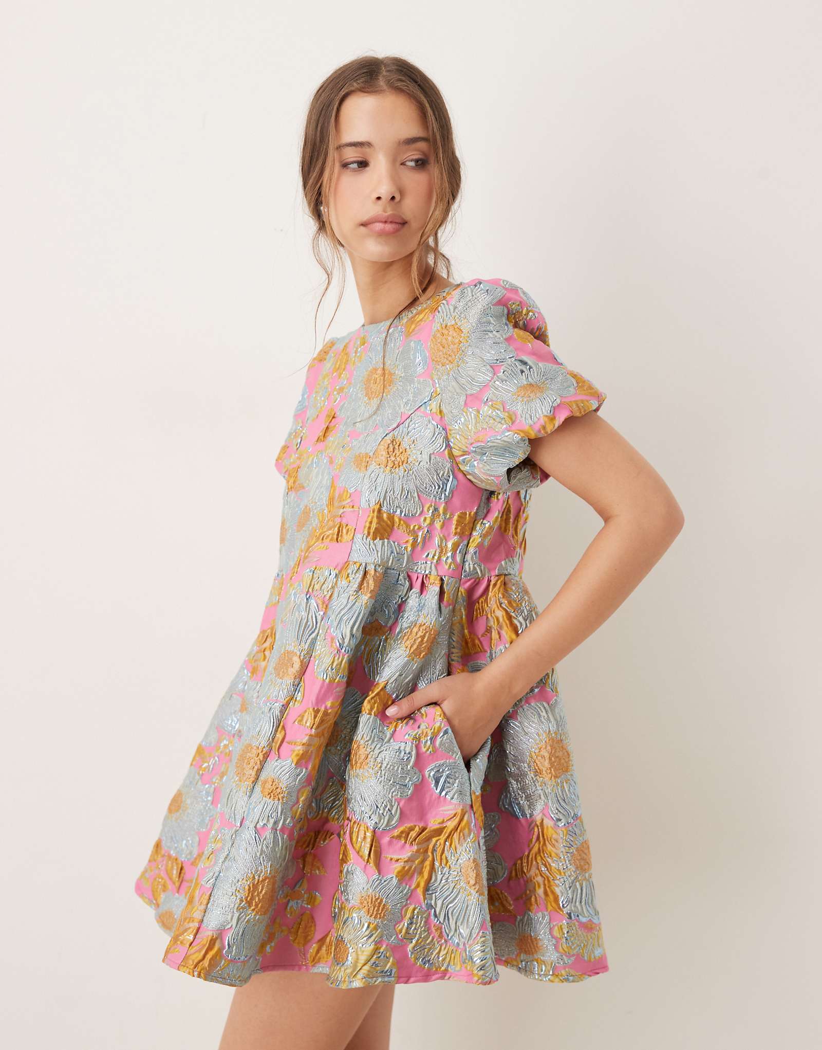 Жаккардовое мини-платье Sister Jane с пышными рукавами золотистого цвета