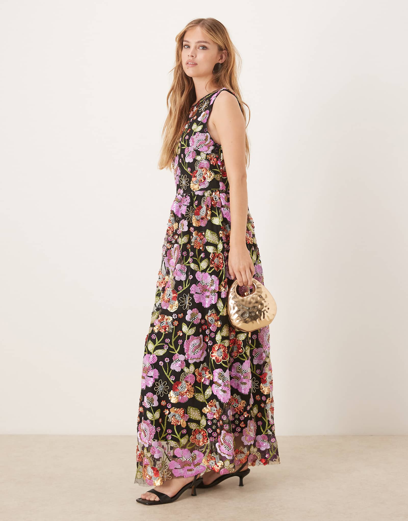 Макси-платье сестры мечты Джейн расшитое бисером в цветочек 90290₽