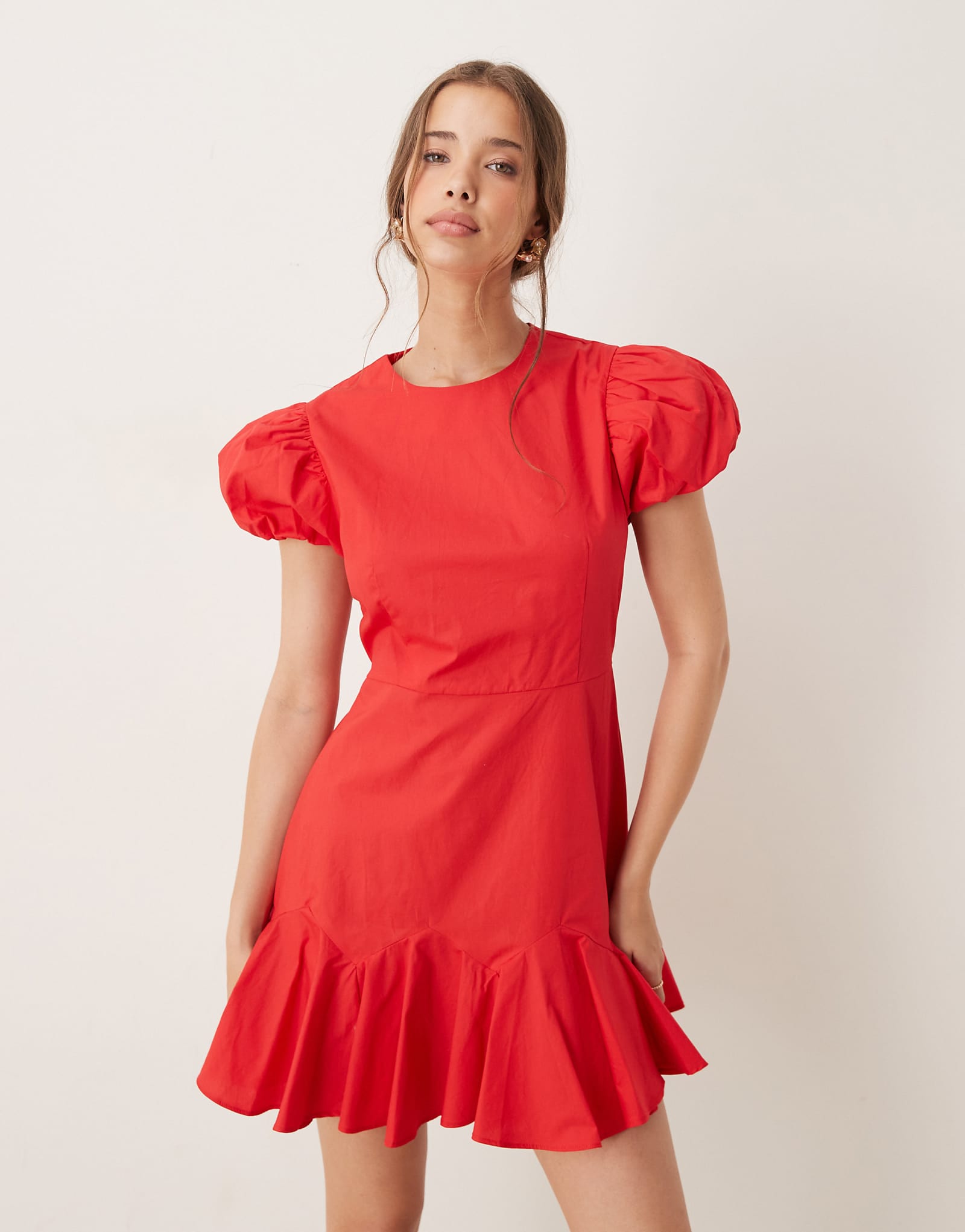 Красное мини-платье Sister Jane с пышными рукавами и оборками на подоле 19190₽