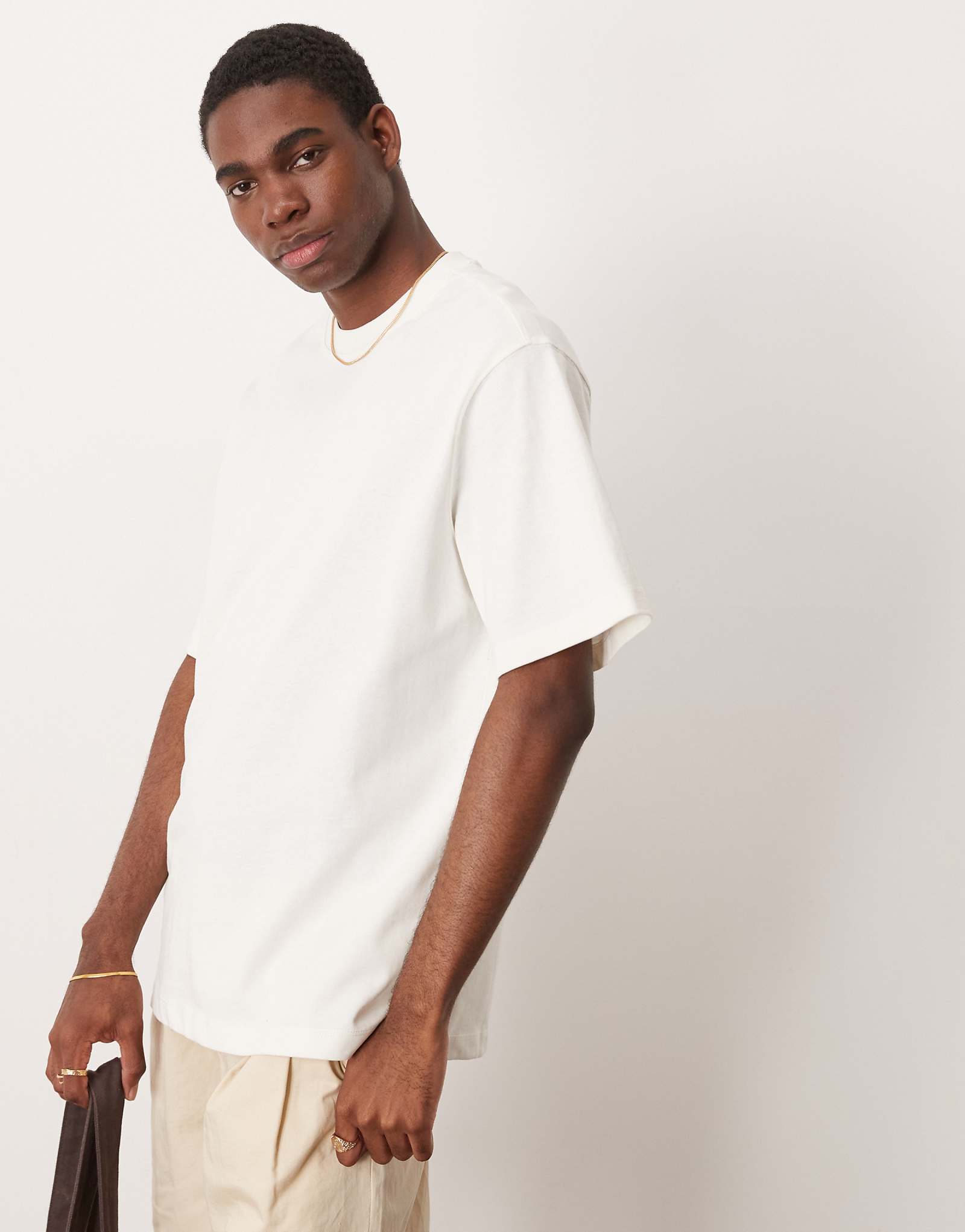 Непринужденная футболка из хлопка Mango кремового цвета 6090₽