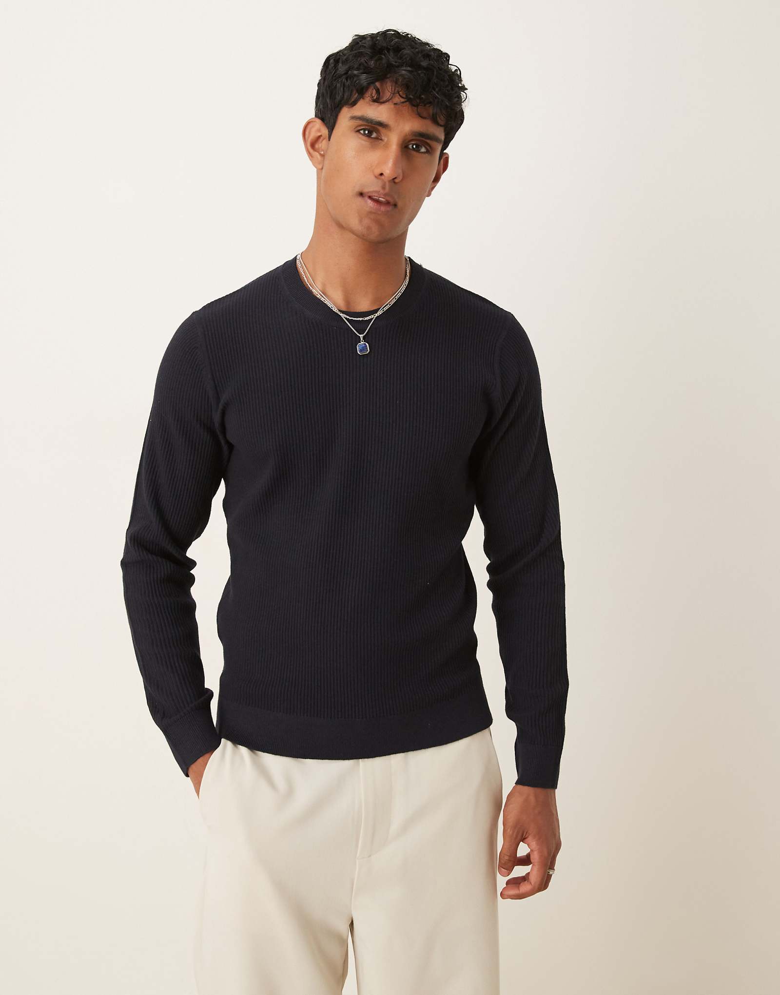 Темно-синий свитер в рубчик из хлопчатобумажной смеси Mango темно-синего цвета 10190₽