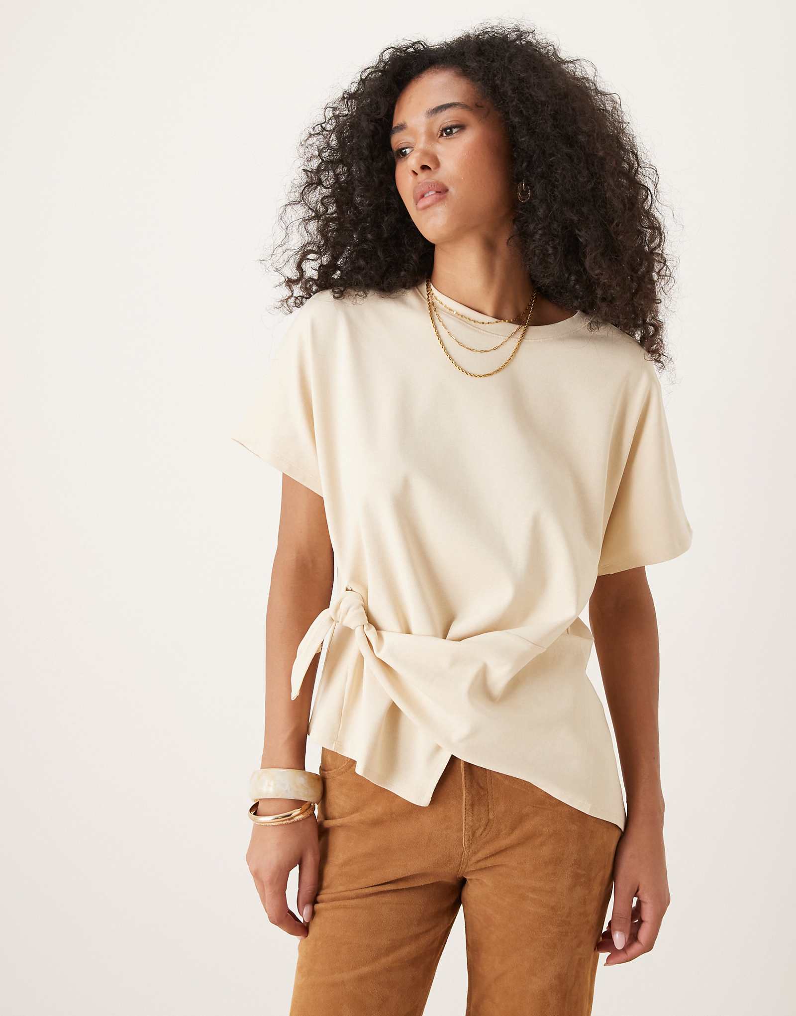 Футболка с завязкой на талии в рубчик Mango желтого цвета 8190₽