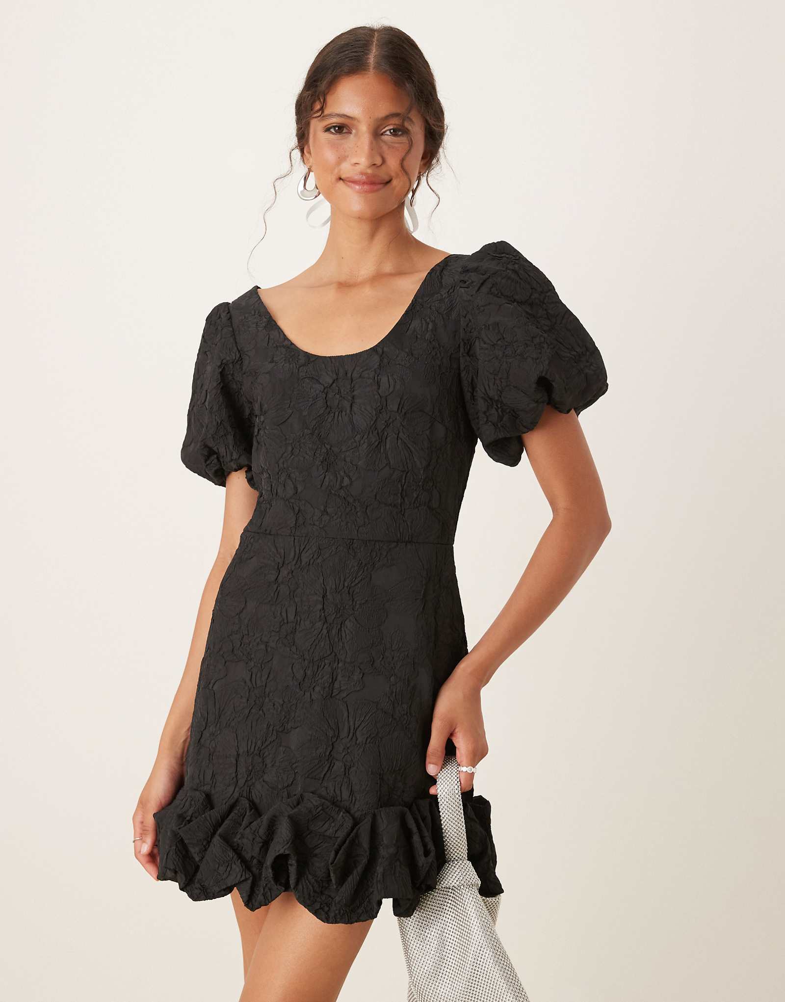 Черное мини-платье Sister Jane с пышными рукавами и пышным подолом 13390₽