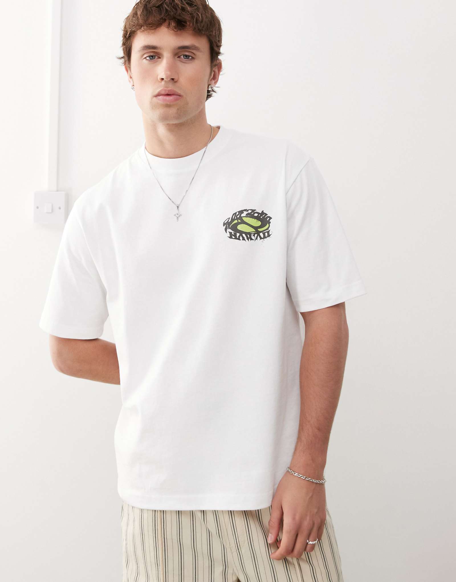 Футболка свободного кроя Weekday с принтом surf белого цвета 8590₽